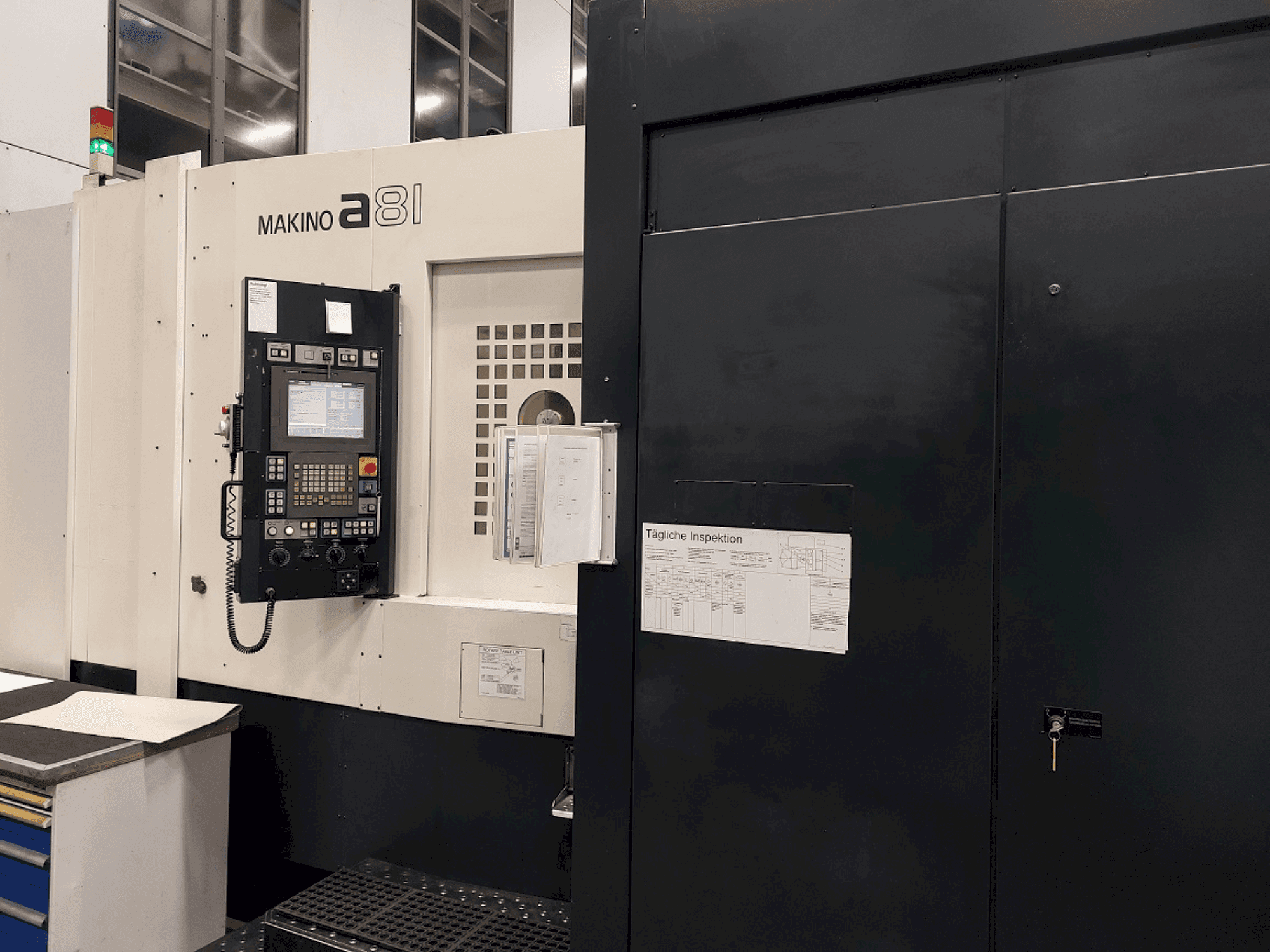 Vooraanzicht van Makino a81 machine