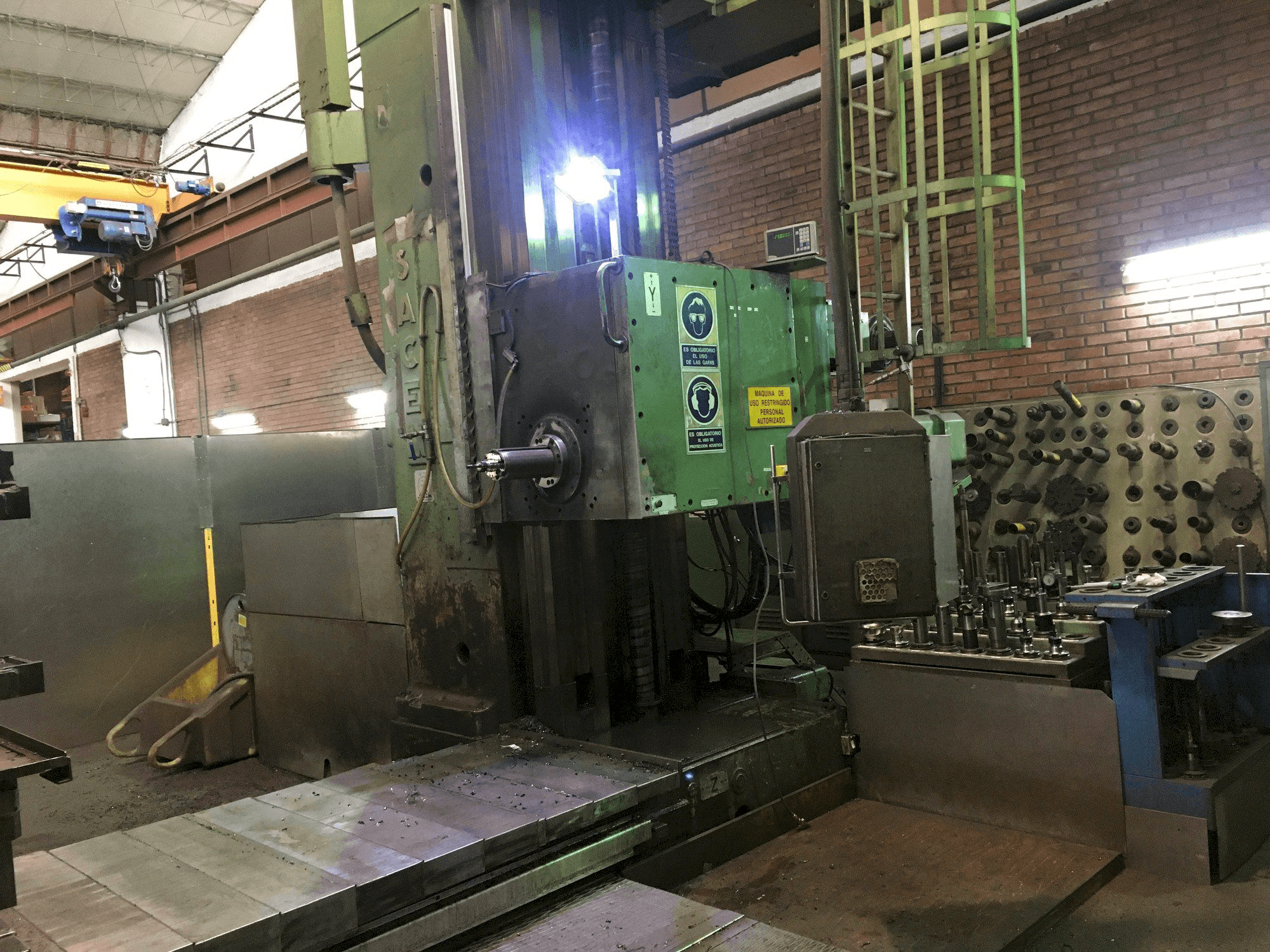 Vooraanzicht van Sacem M.S.T 130 C/N machine