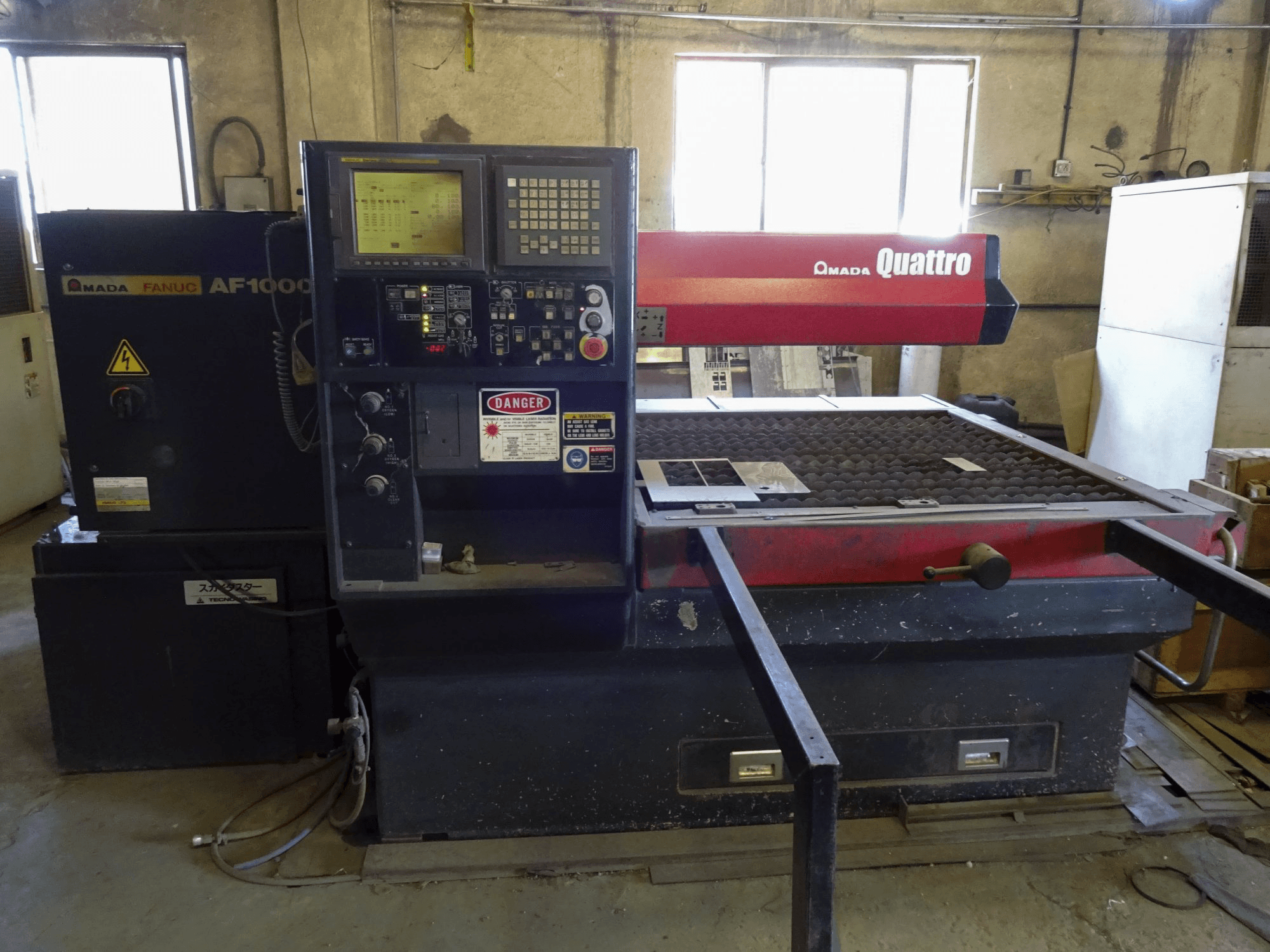 Vooraanzicht 1 van AMADA Quattro AF1000E machine