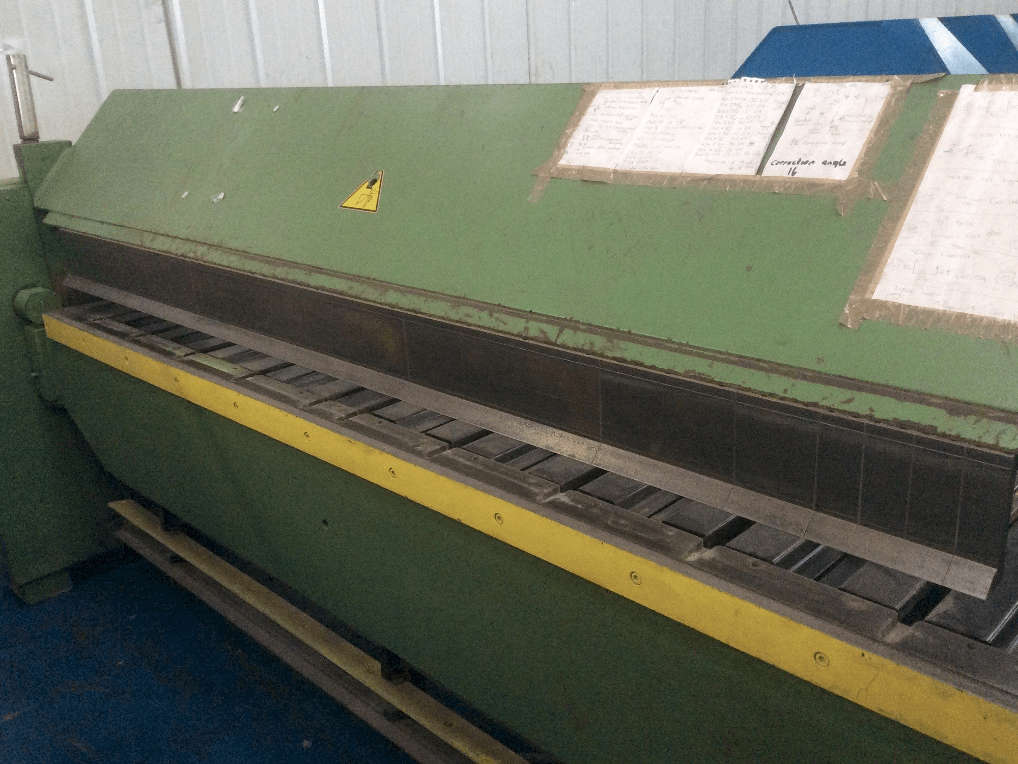 Recht aanzicht van Schechtl MAB 250/CNC machine