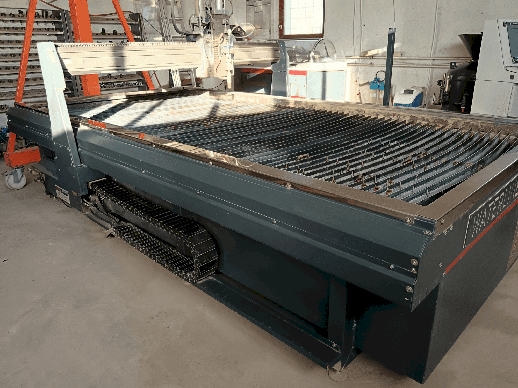 Vooraanzicht van Waterjet Italy WL510 machine