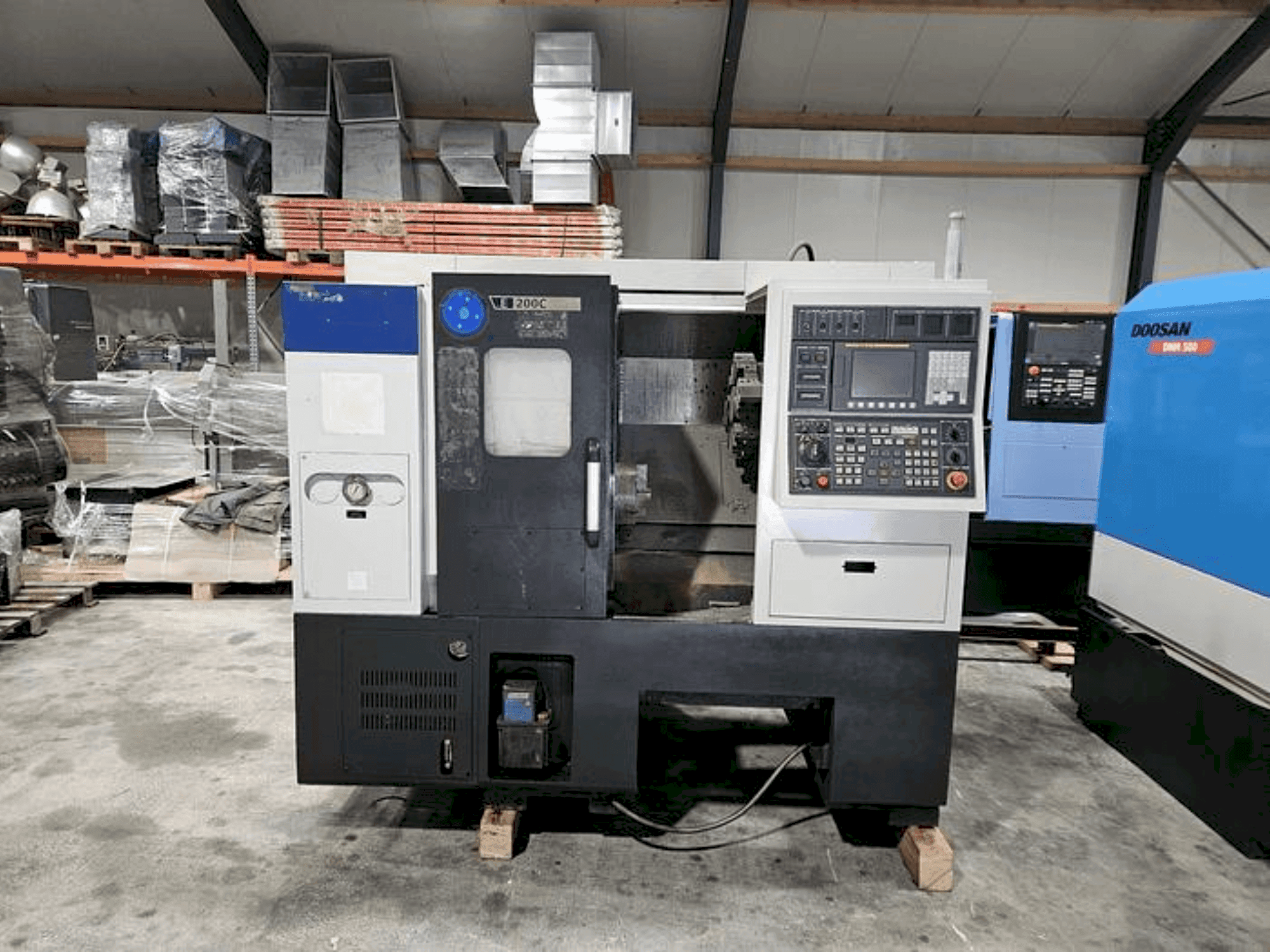 Vooraanzicht van Hyundai Wia E200C machine