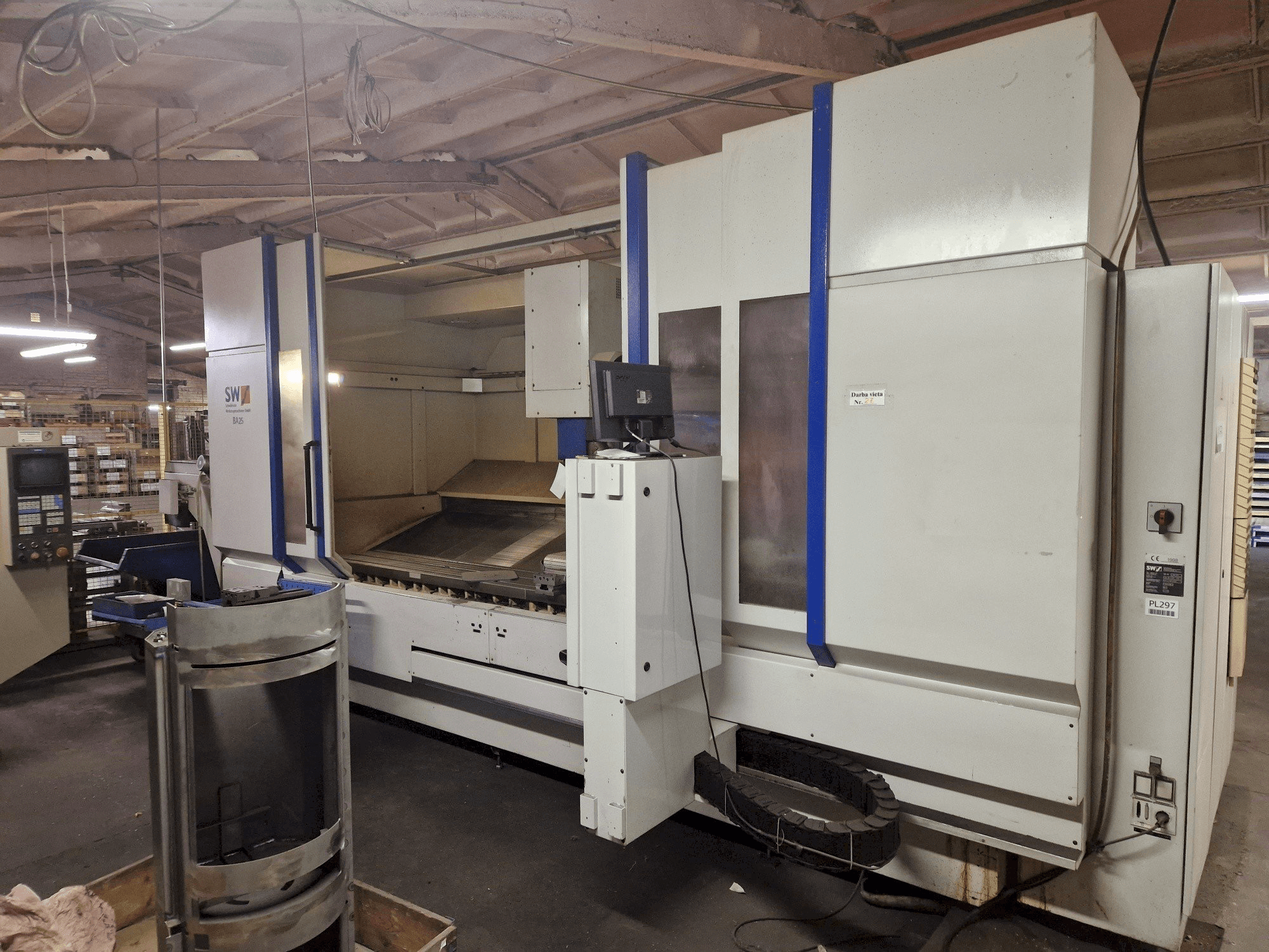 Vooraanzicht van SW BA 25 machine