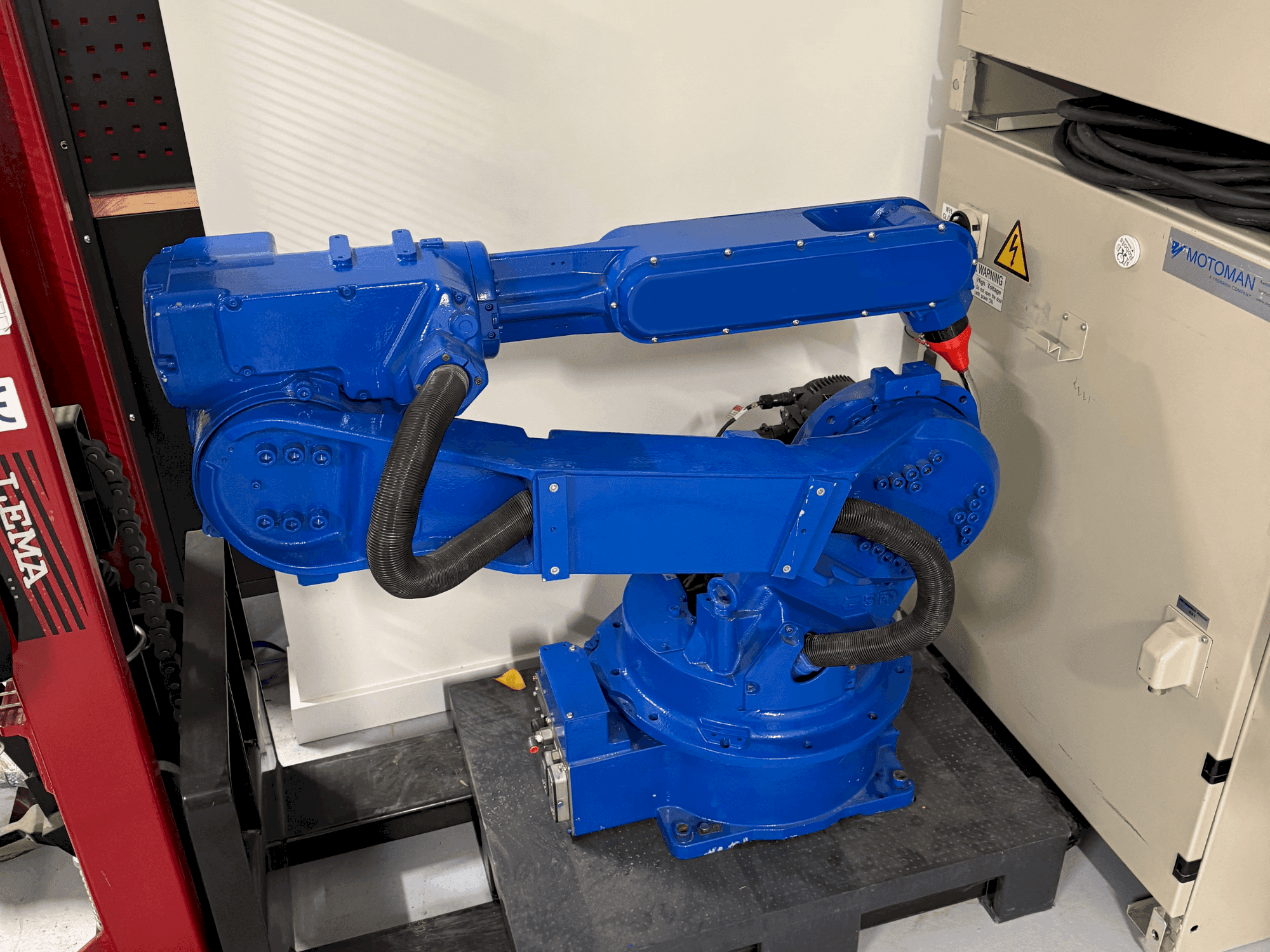 Vooraanzicht van Yaskawa Motoman YR HP 20D machine