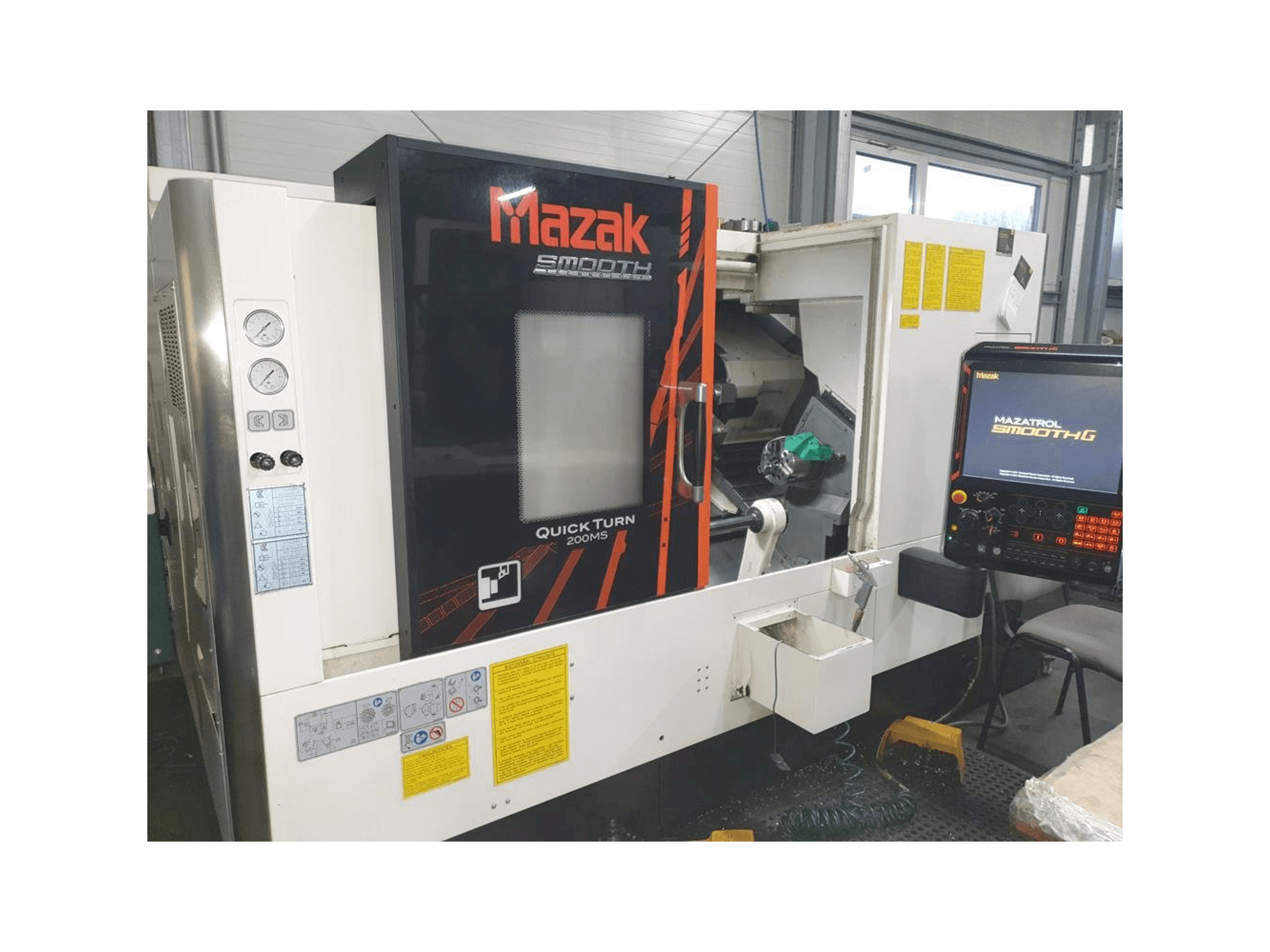 Vooraanzicht van Mazak Quick Turn 200MS machine