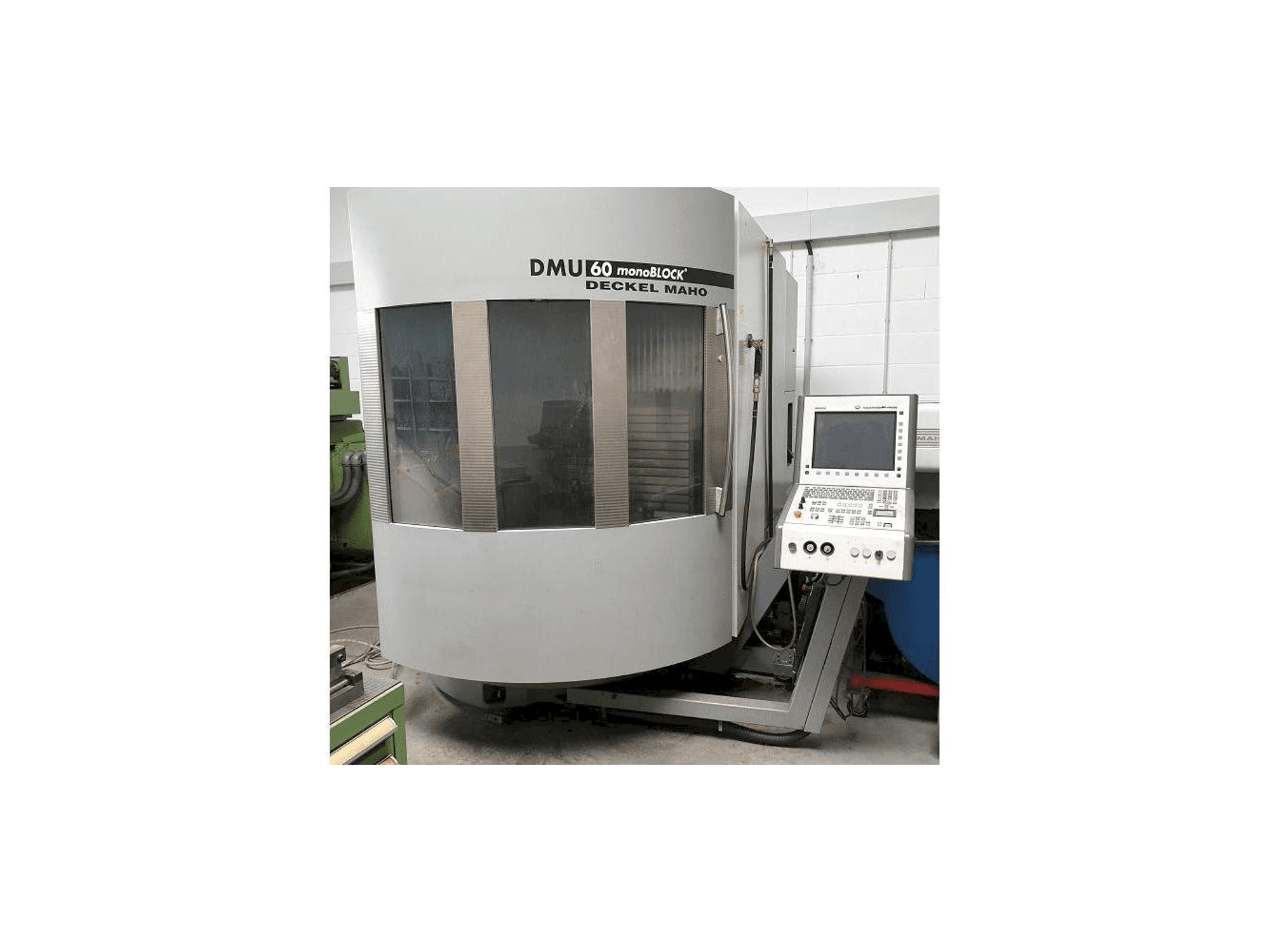 Vooraanzicht van DECKEL MAHO DMU 60 MonoBlock machine