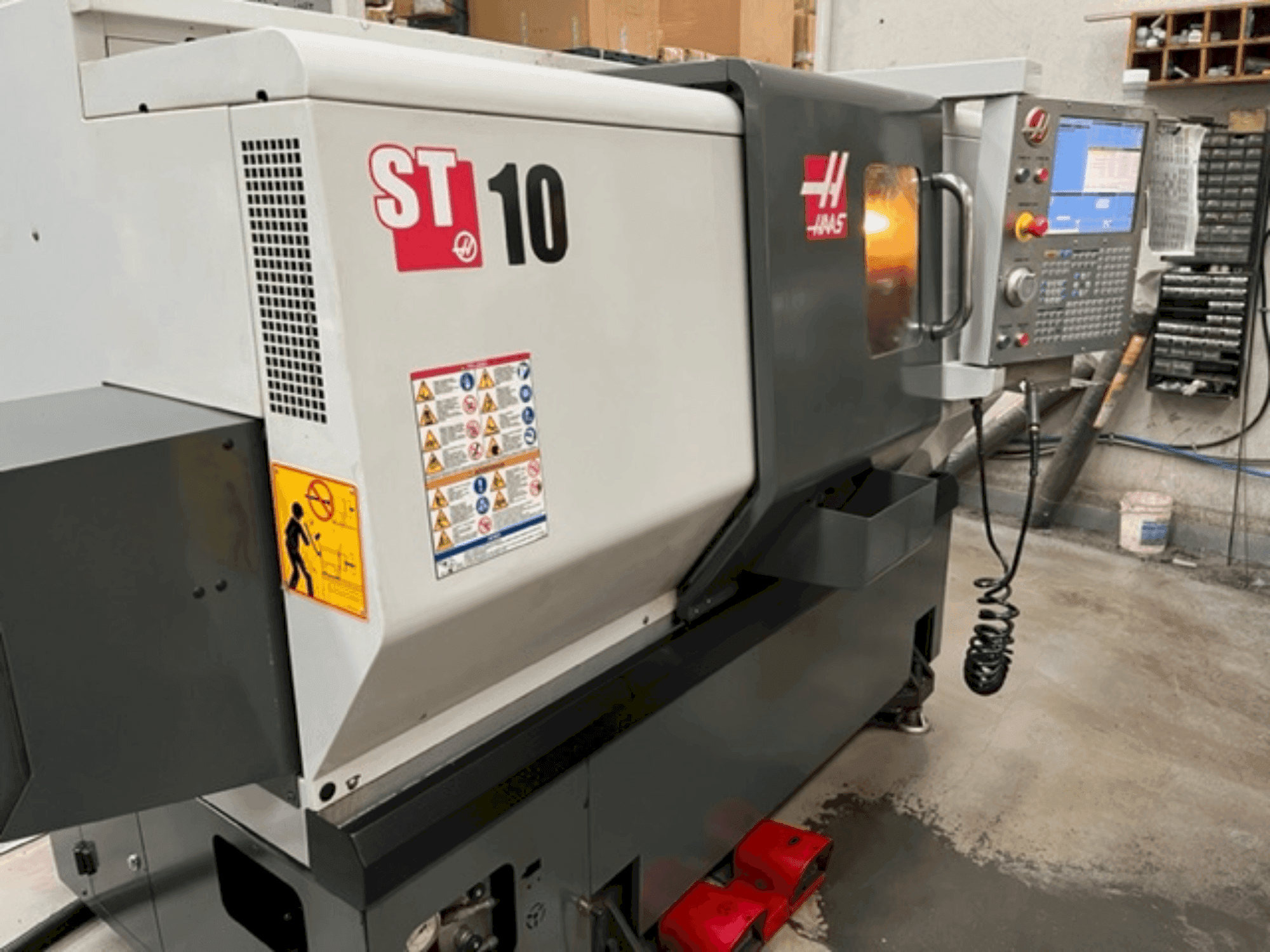 Vooraanzicht van HAAS ST 10 machine