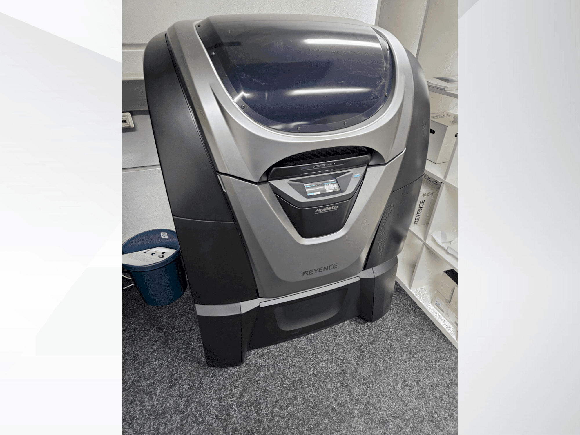 Vooraanzicht van KEYENCE Agilista 3200 W machine