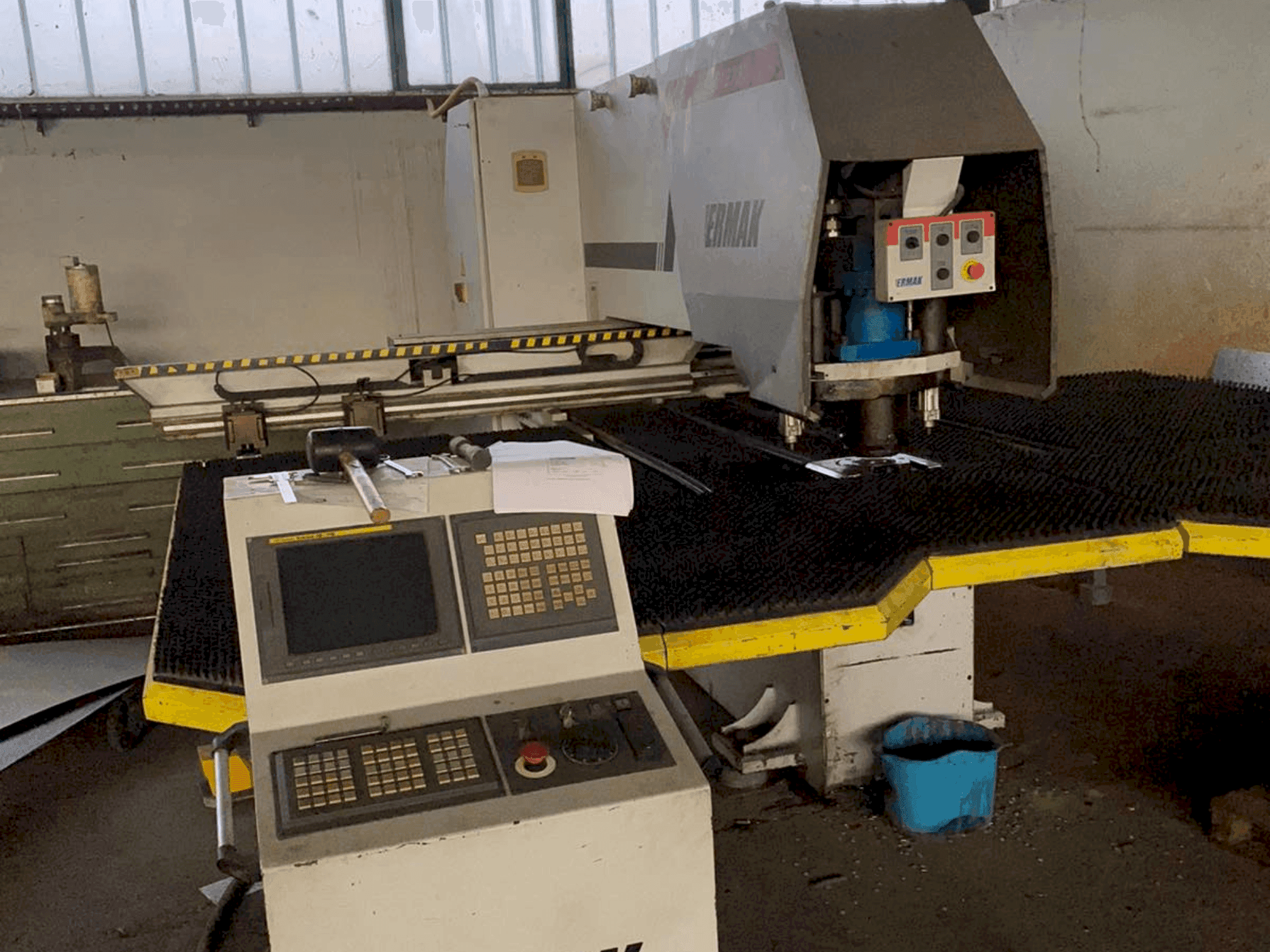 Vooraanzicht van ERMAK EPP 1270 x 30 machine