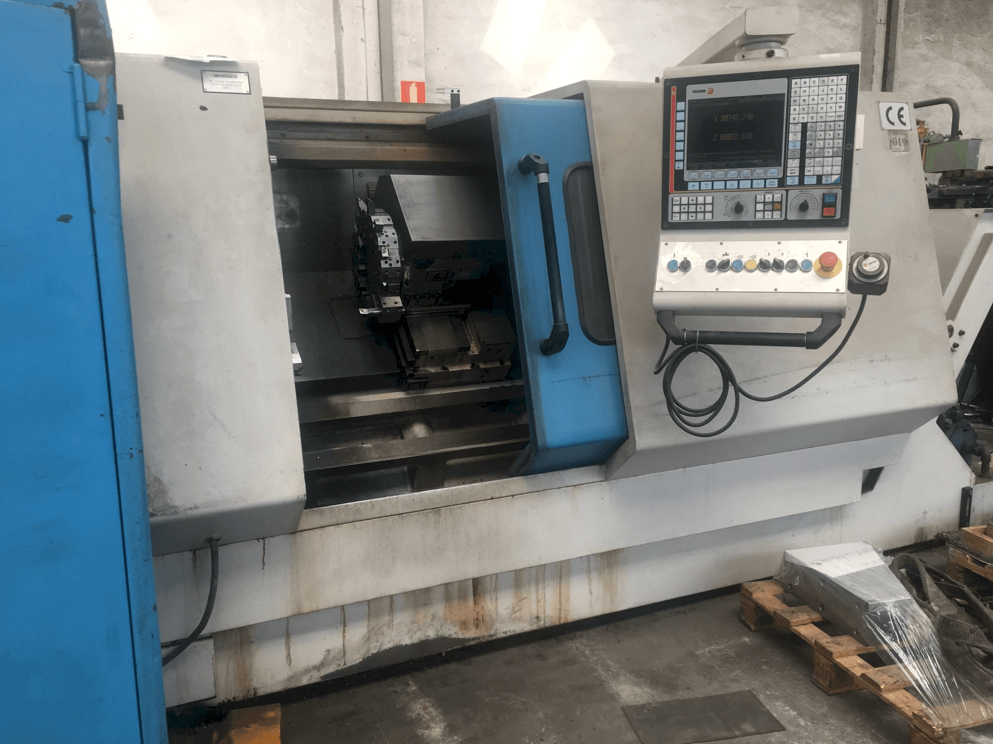 Vooraanzicht van Lealde TCN10-L machine