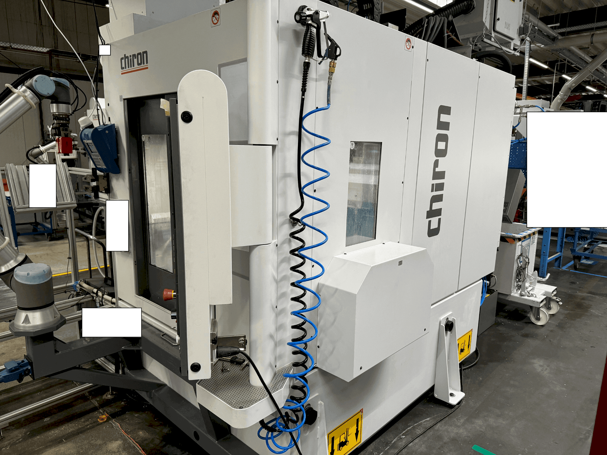 Vooraanzicht van CHIRON FZ12 FX machine