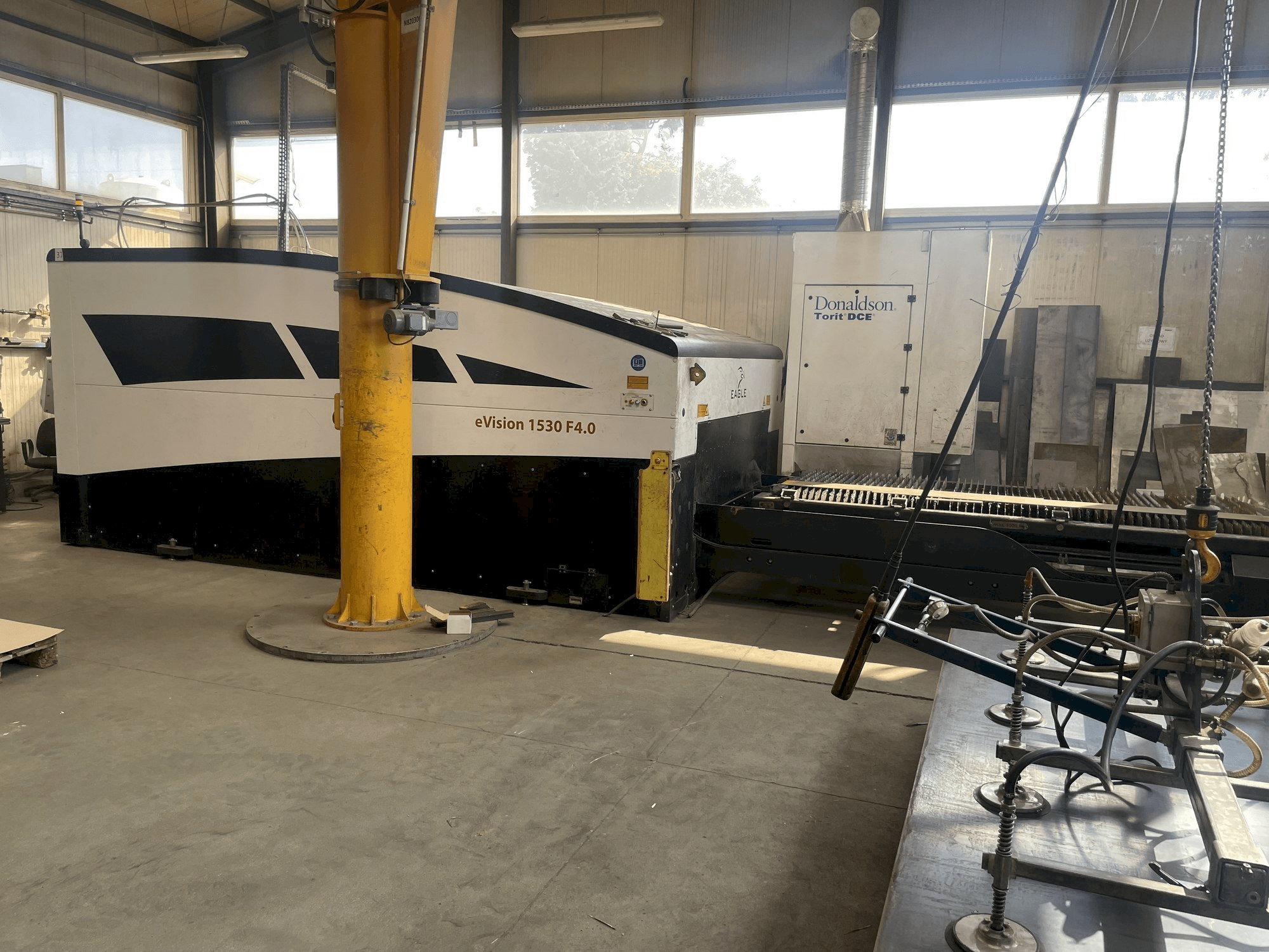 Vooraanzicht van EAGLE eVision 1530 F4.0 machine