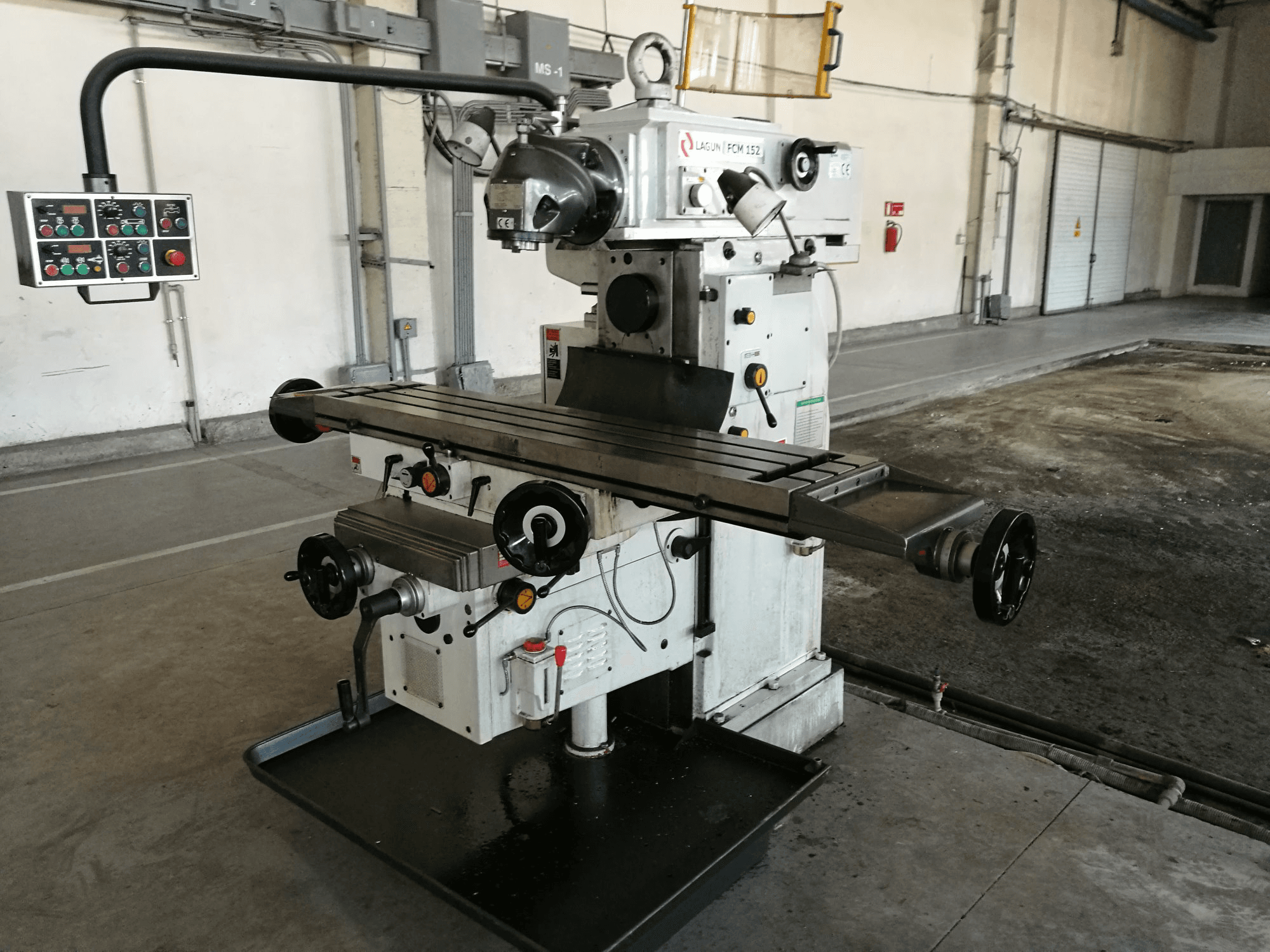 Recht aanzicht van Lagun FCM 152 machine
