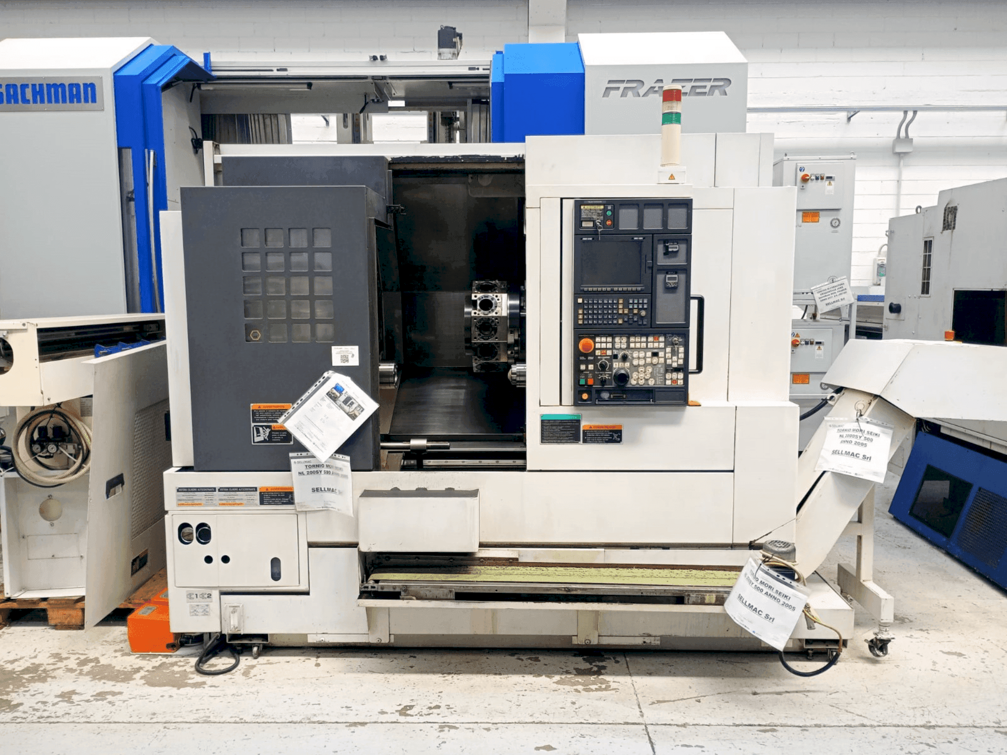 Vooraanzicht van MORI SEIKI NL2000SY/500 machine