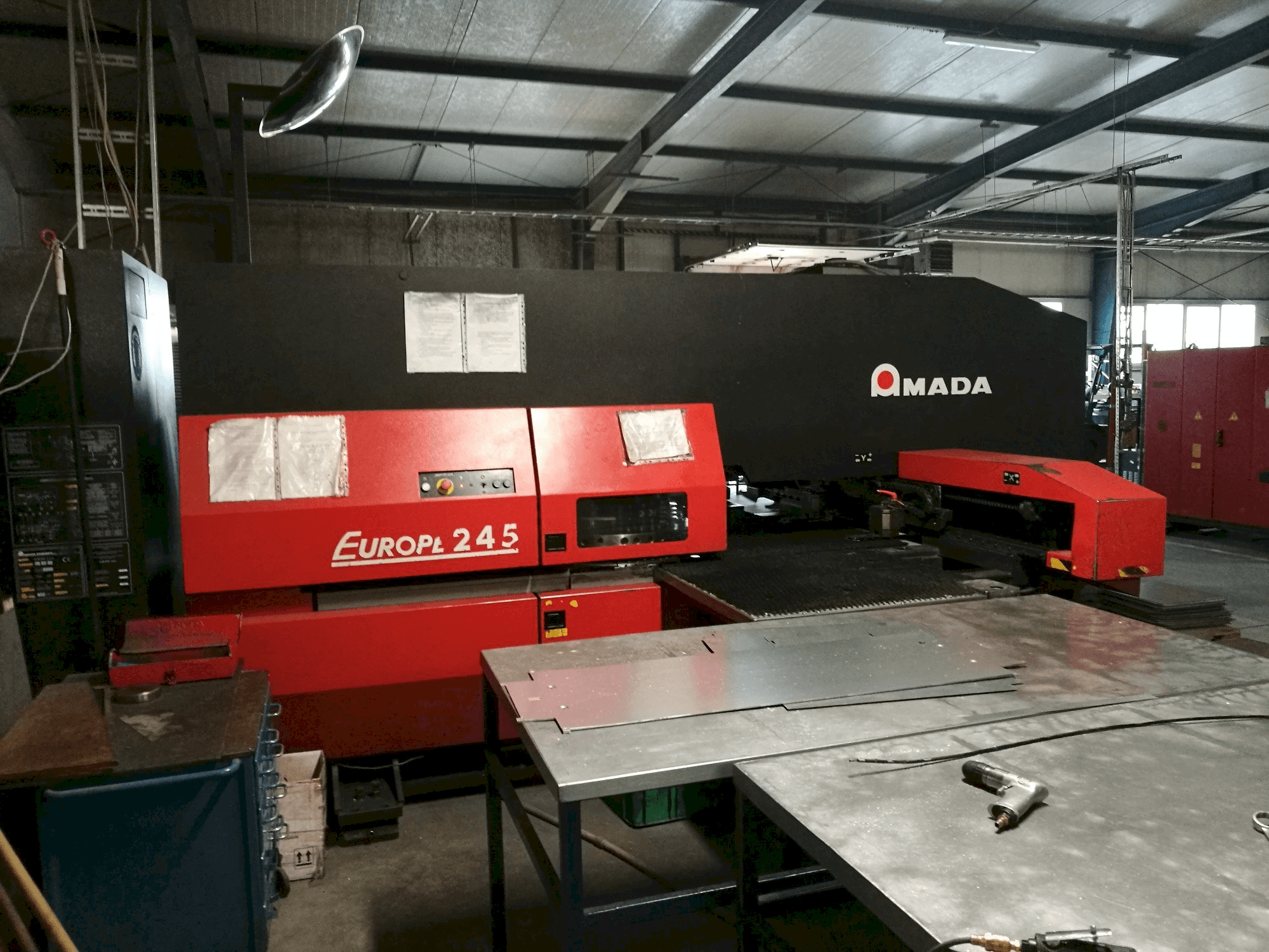Vooraanzicht van AMADA EUROPE 245 machine