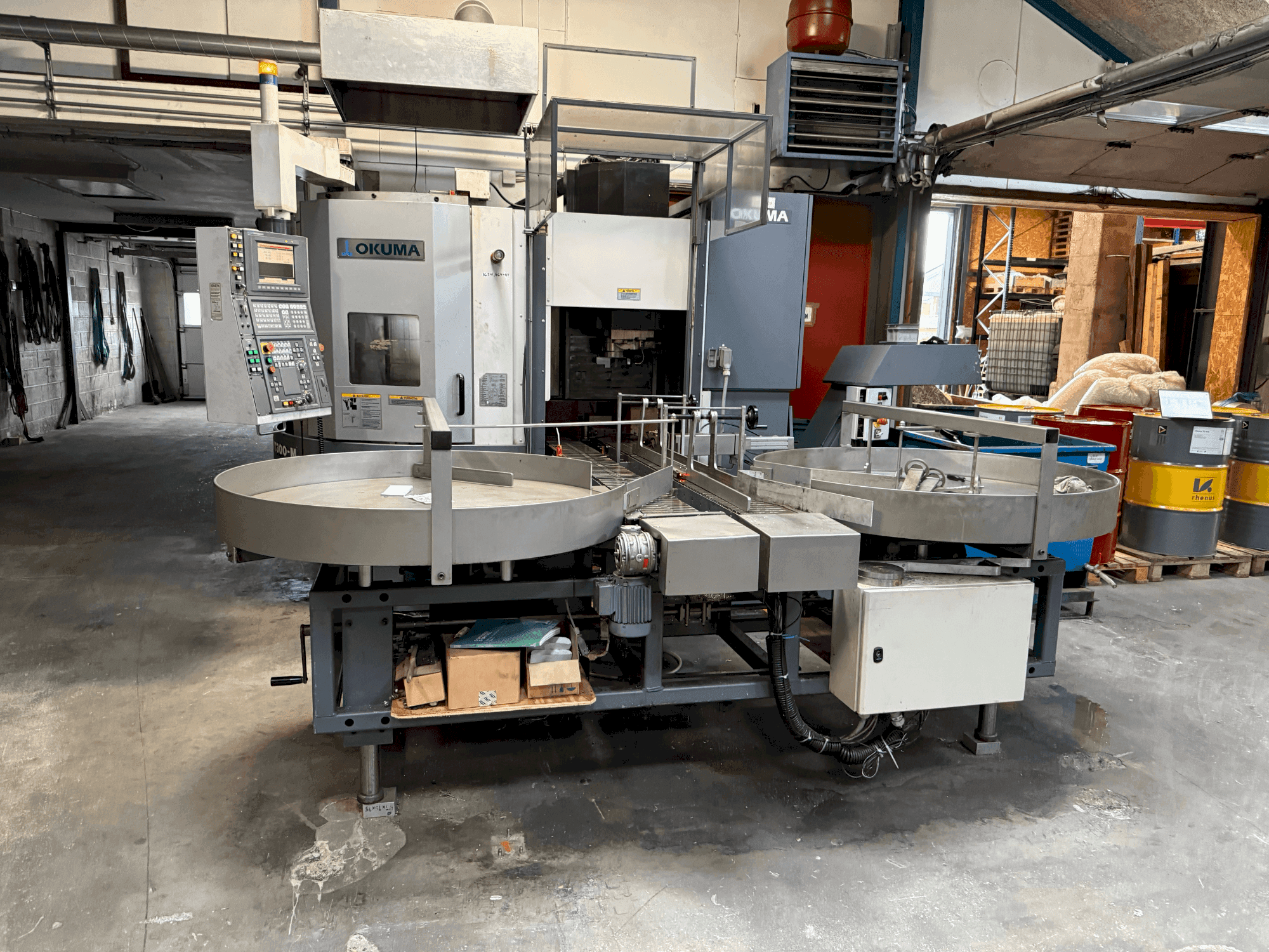 Vooraanzicht van Okuma VTurn LVT300-M machine