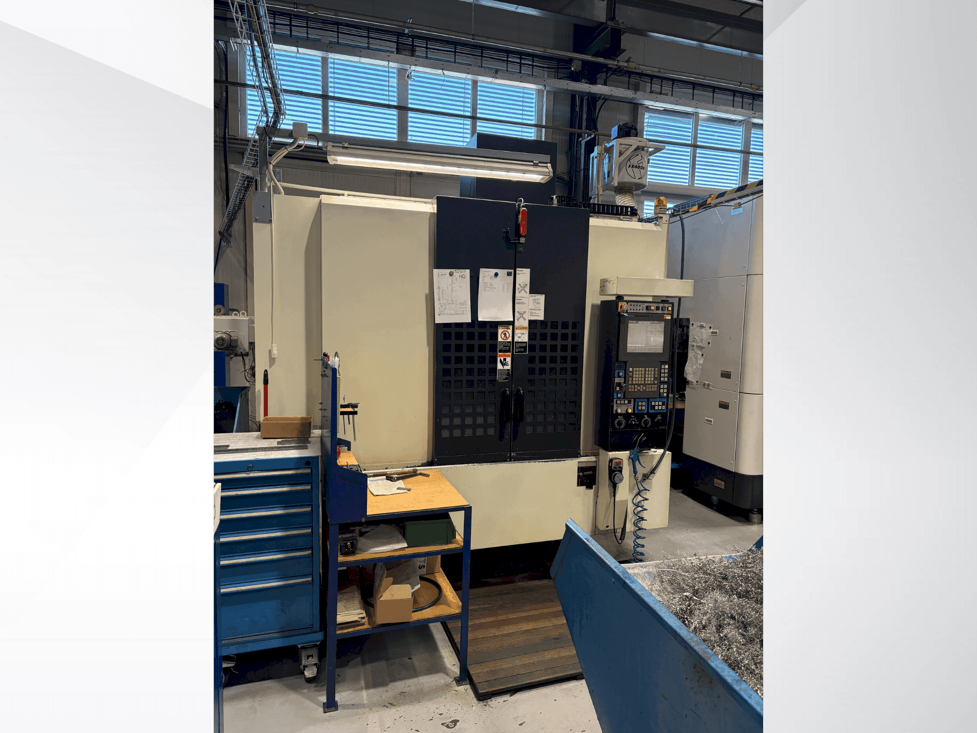 Vooraanzicht van Makino S56 machine