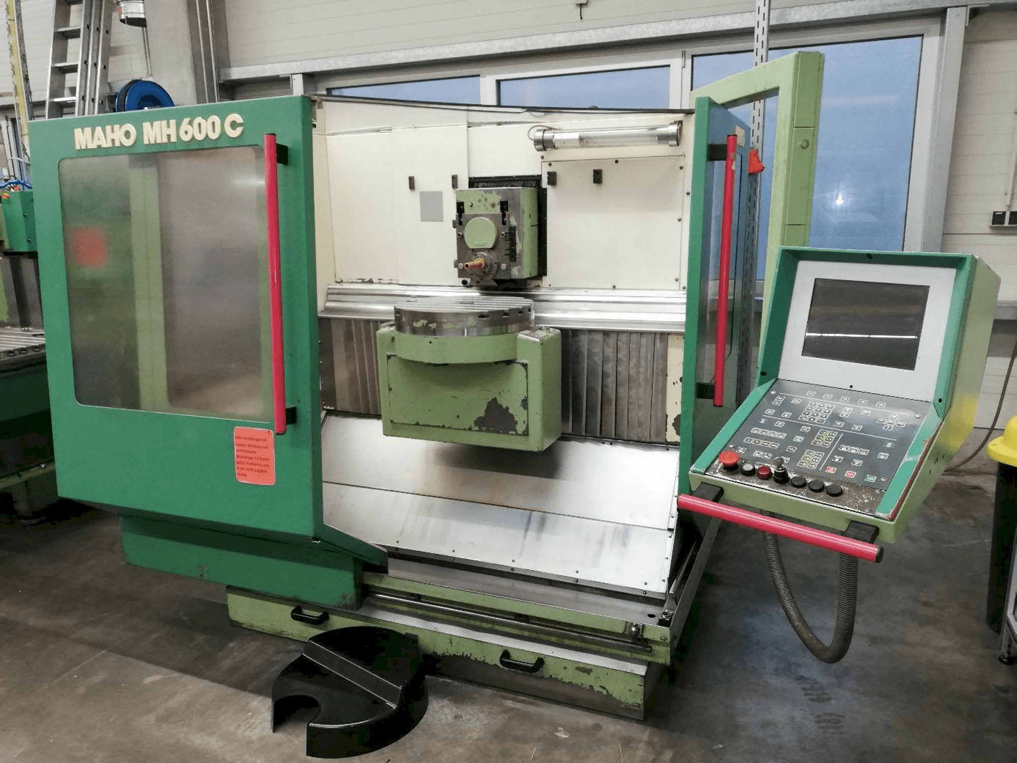 Linkerzijdeaanzicht van Maho MH 600 C machine