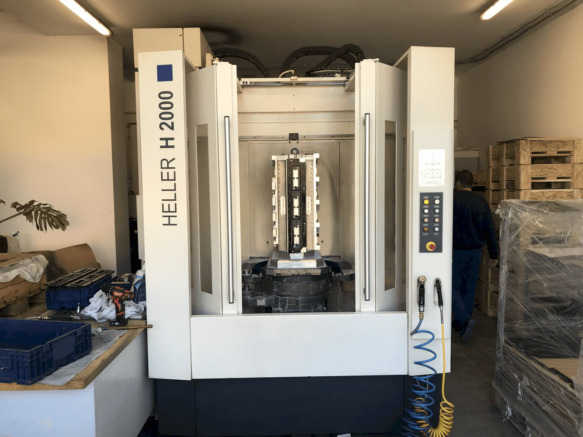 Vooraanzicht van HELLER H2000 machine