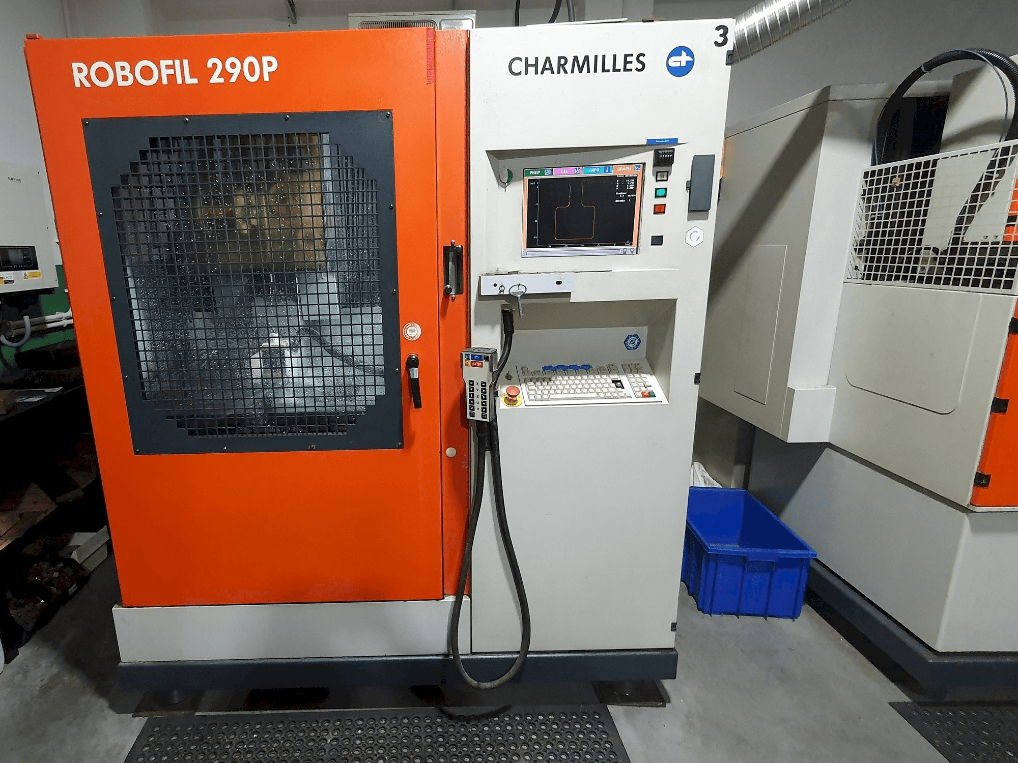 Vooraanzicht van CHARMILLES Robofil 290P machine