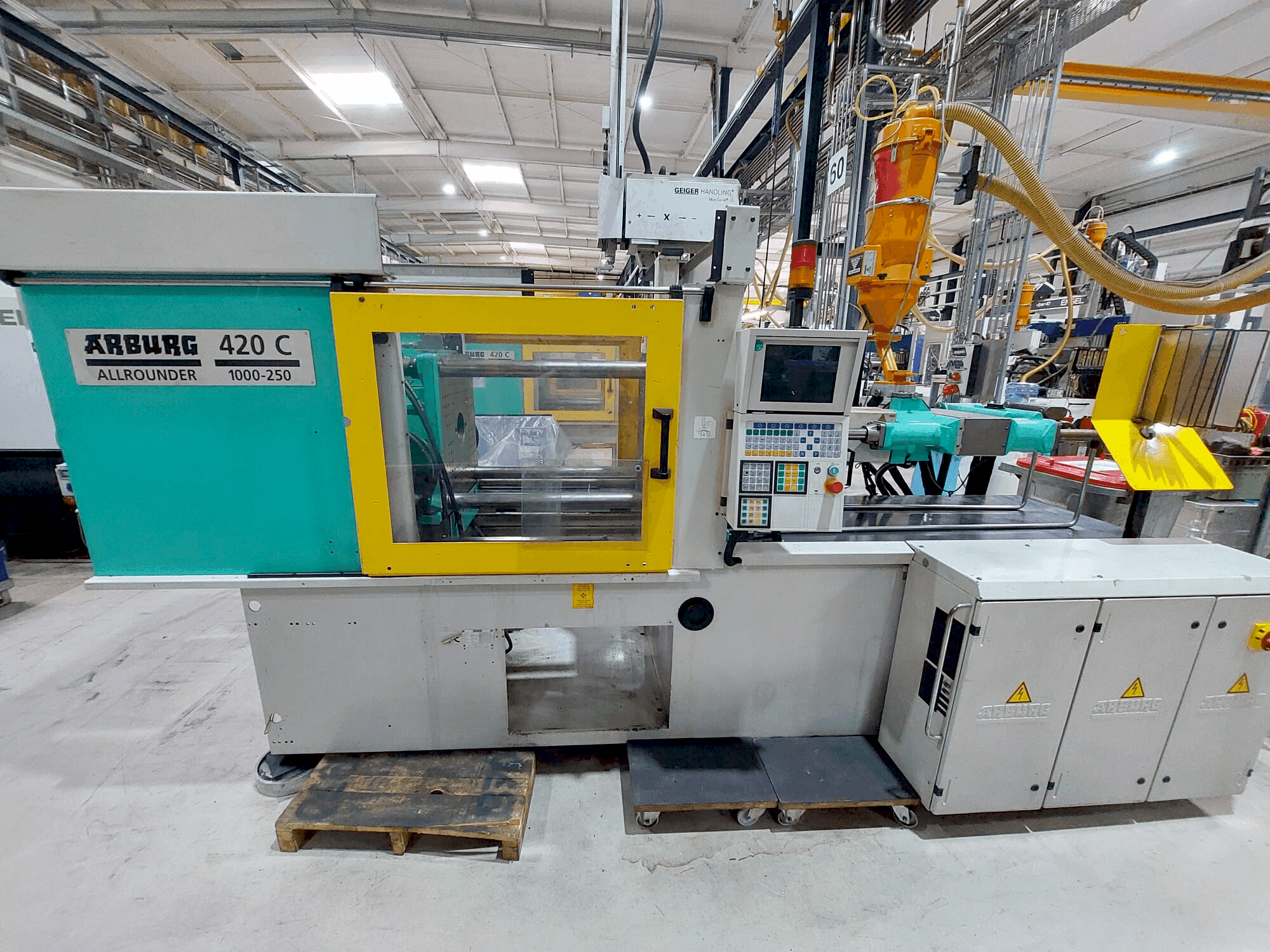 Vooraanzicht van Arburg 420C-1000-250 machine