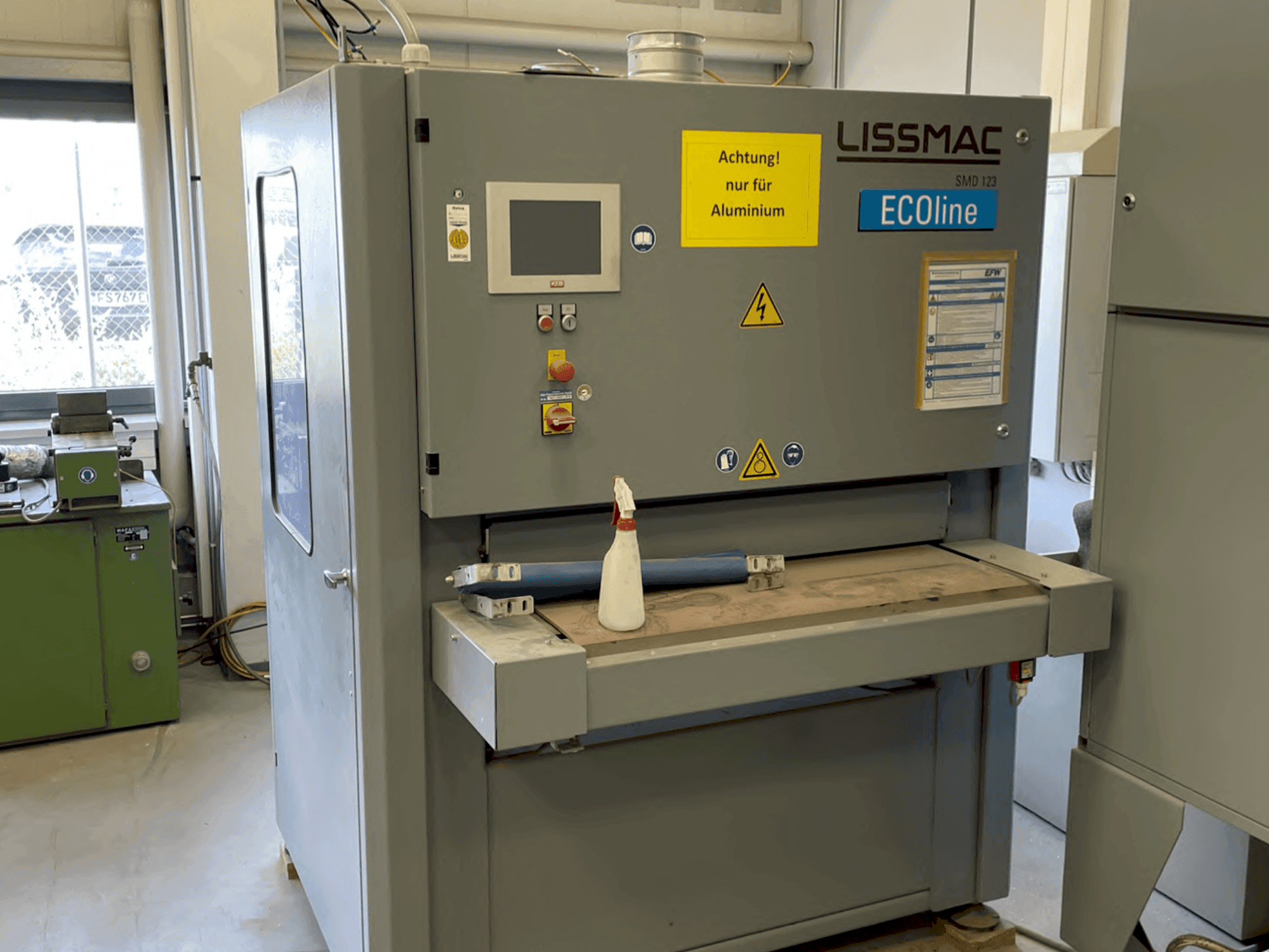 Vooraanzicht van LISSMAC SMD 123 RE machine