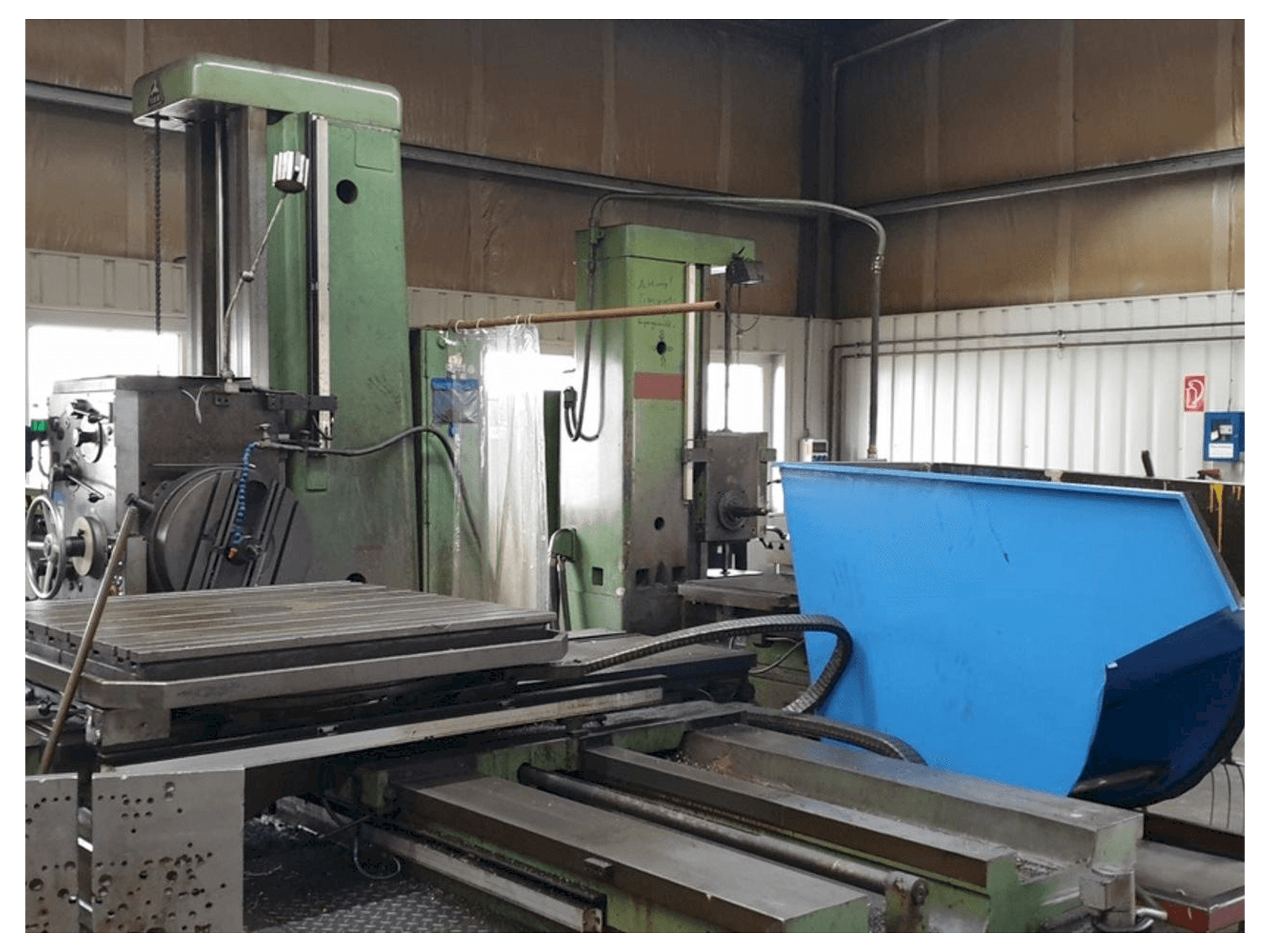 Vooraanzicht van TOS W 100 A machine