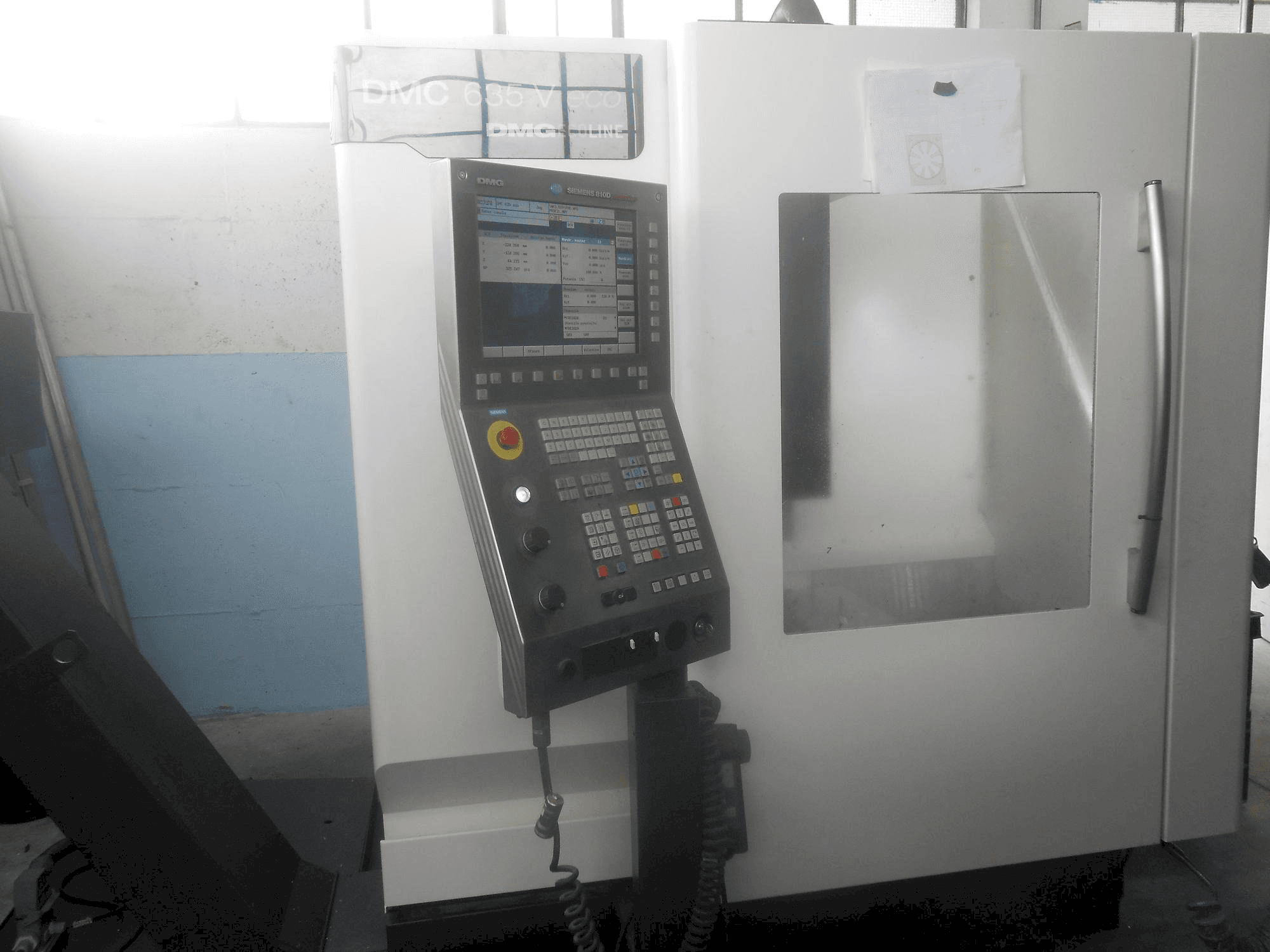 Vooraanzicht van DECKEL MAHO DMC 635V machine