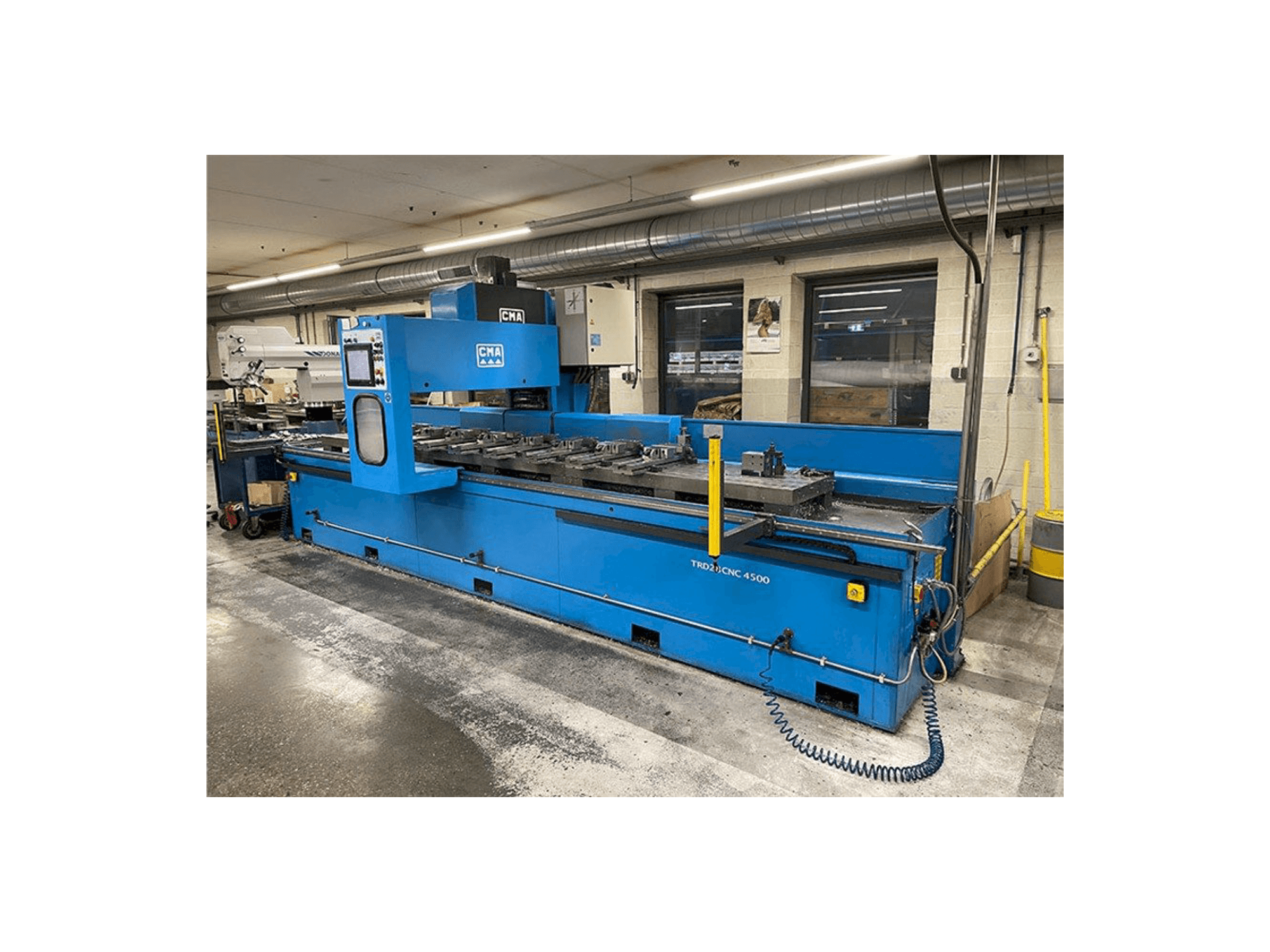 Vooraanzicht van CMA TRD28CNC 4500 machine