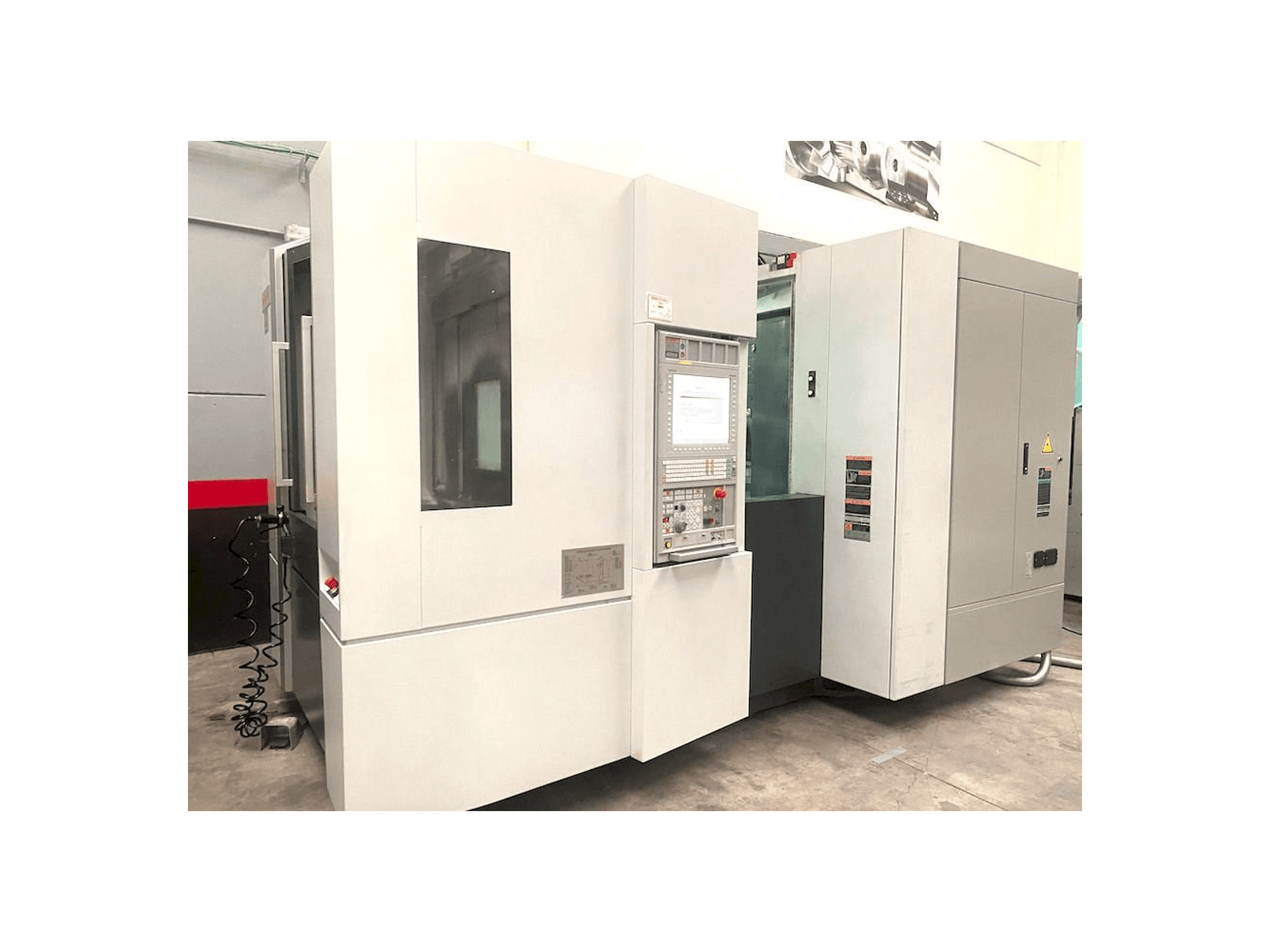 Vooraanzicht van MORI SEIKI NH 5000 DCG machine
