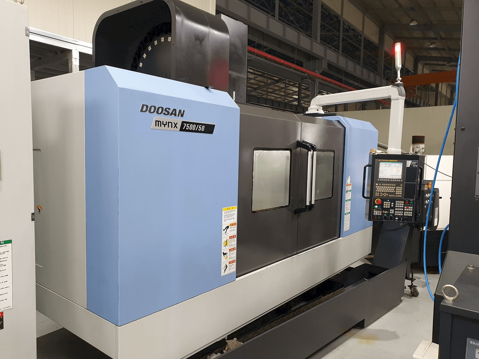 Vooraanzicht van Doosan MYNX 7500/50 machine