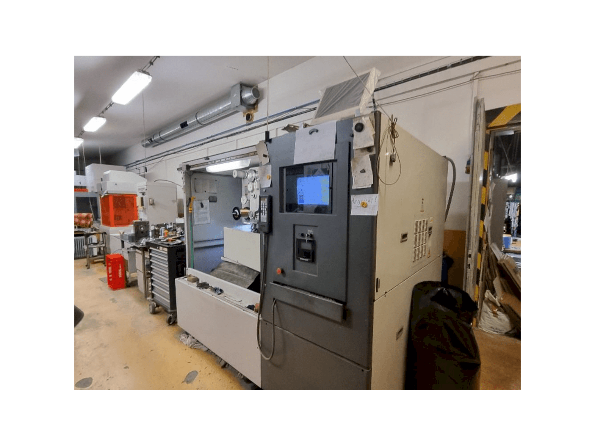 Vooraanzicht van HITACHI SEIKI 254Y machine