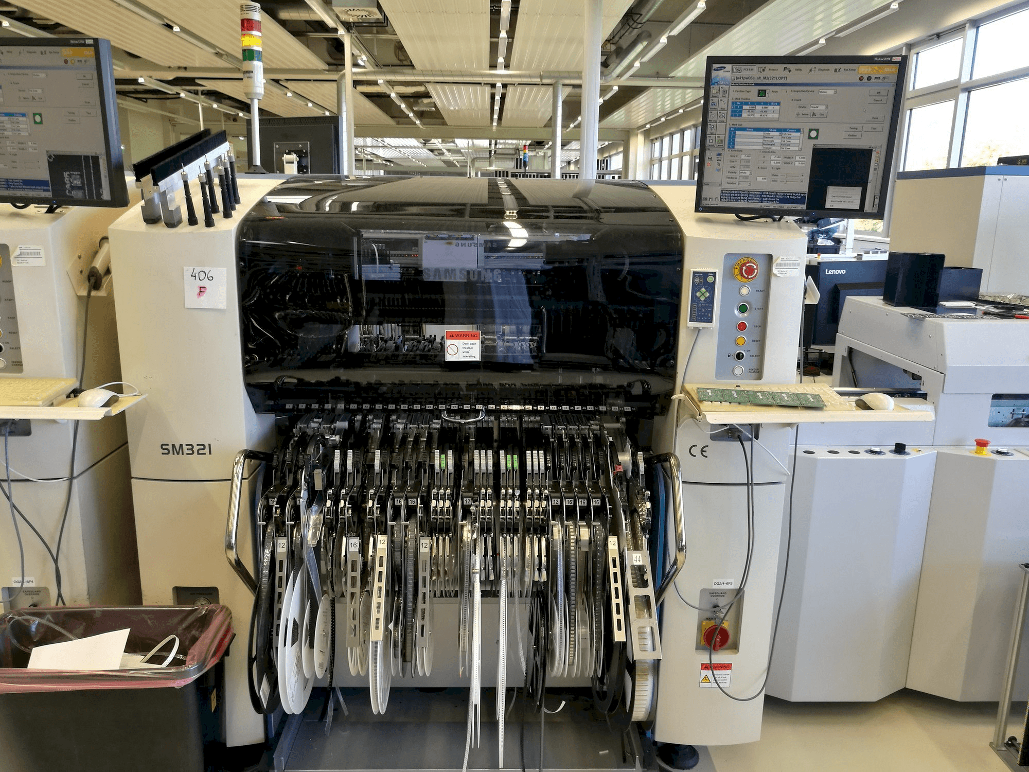 Vooraanzicht van Samsung SM 321 machine