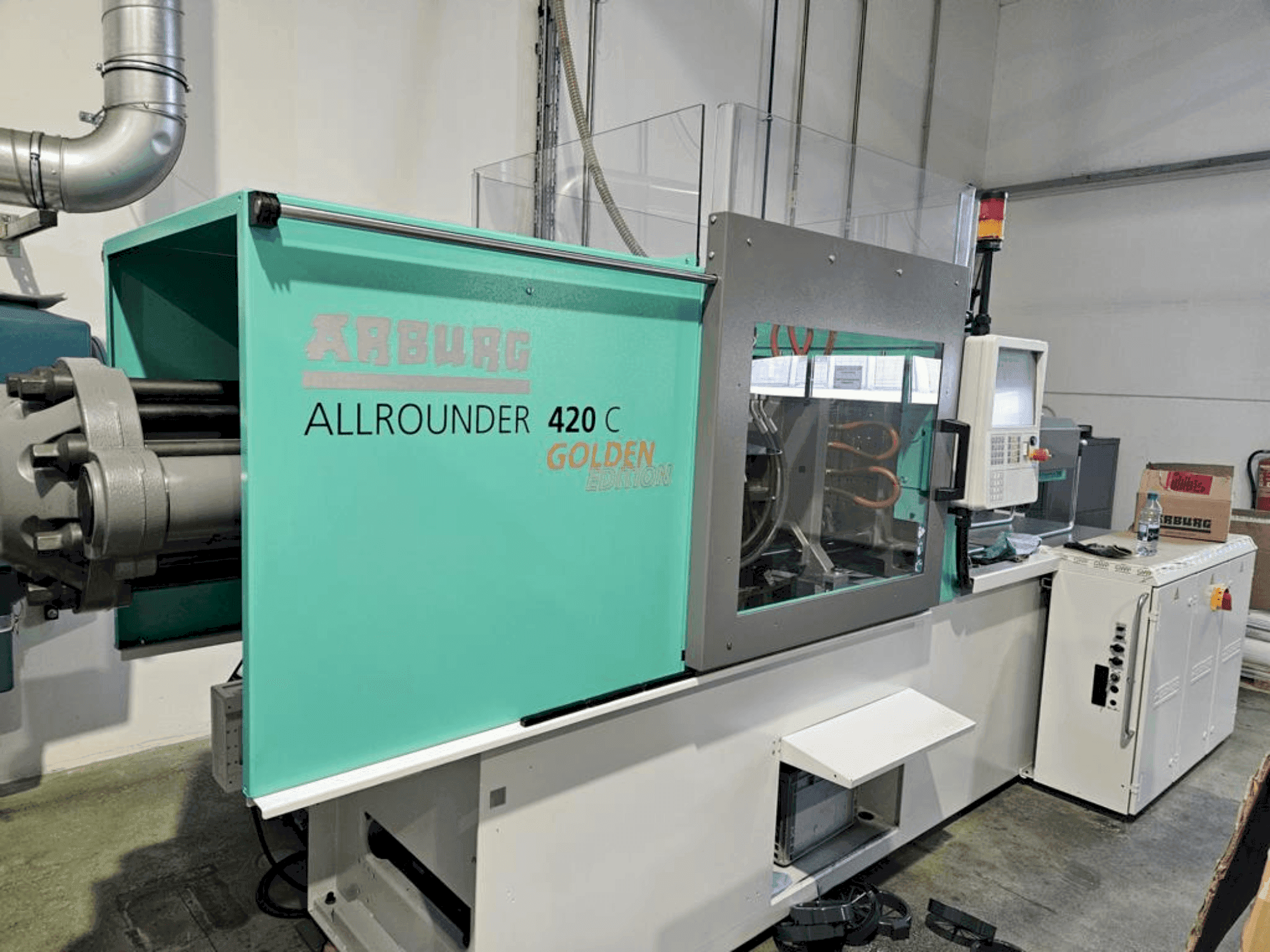 Vooraanzicht van Arburg Allrounder 420 C 1000 - 290 Golden Edition machine