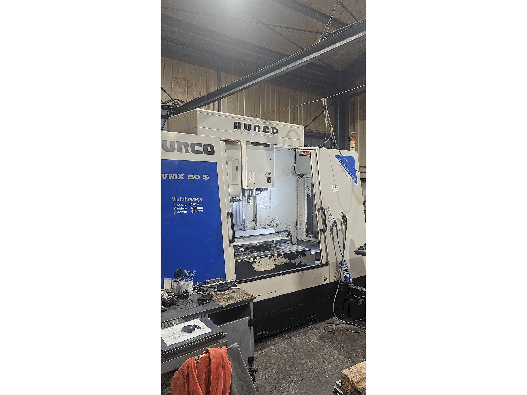 Linkerzijdeaanzicht van Hurco VMX 50 S machine