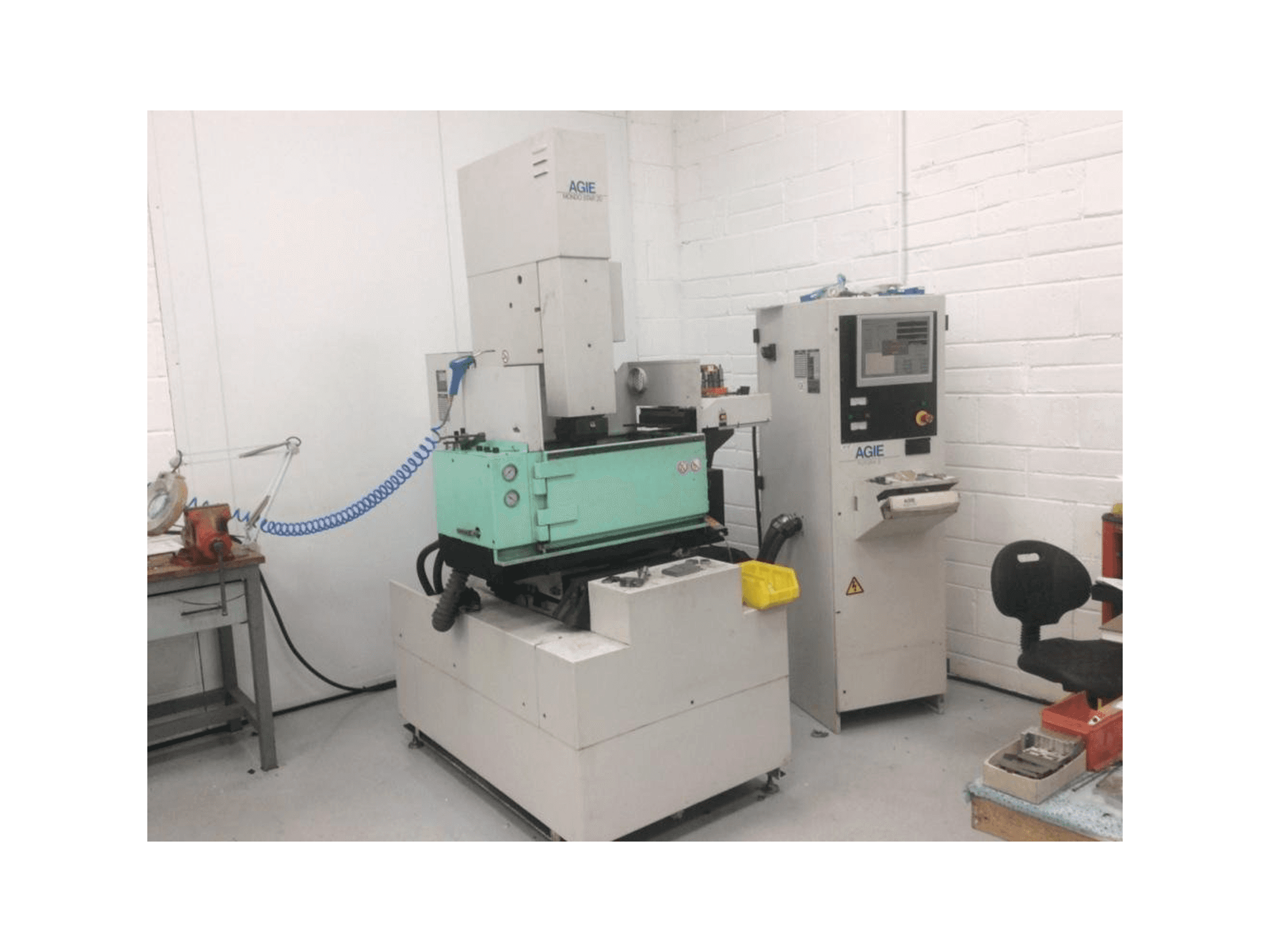 Vooraanzicht van AGIE Mondo 20 Star machine