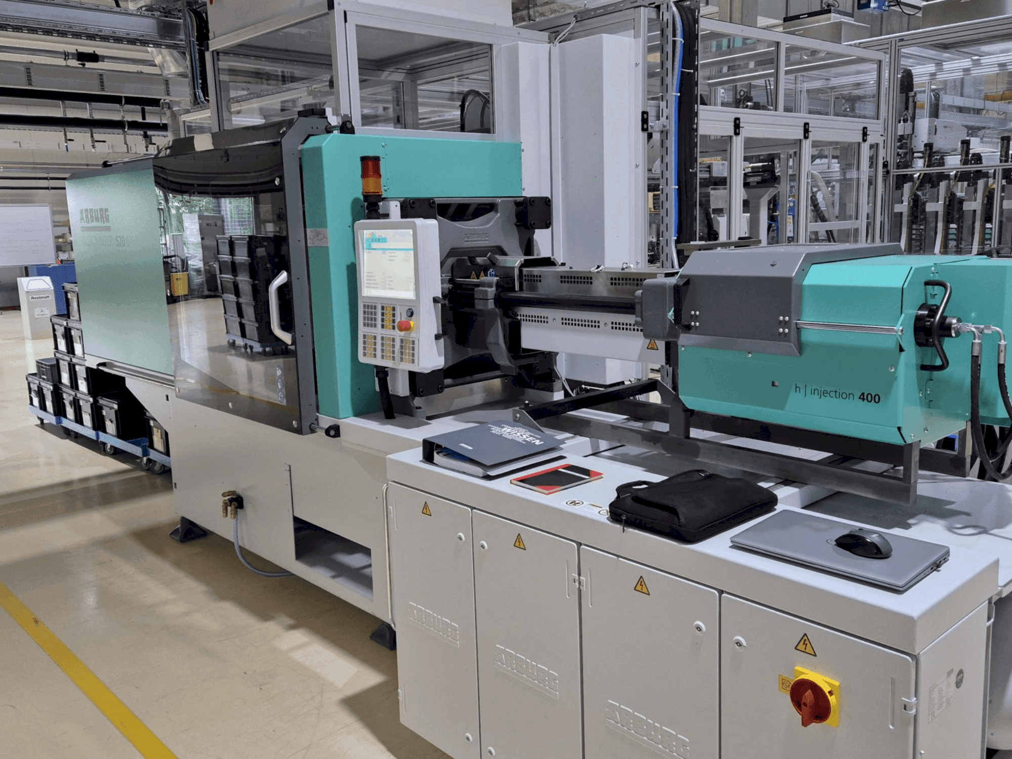 Vooraanzicht van Arburg Allrounder 520S 1600-400 machine