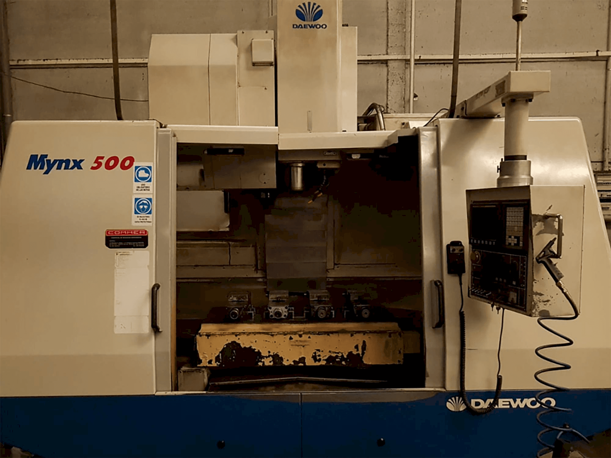 Vooraanzicht van DAEWOO MYNX 500 machine