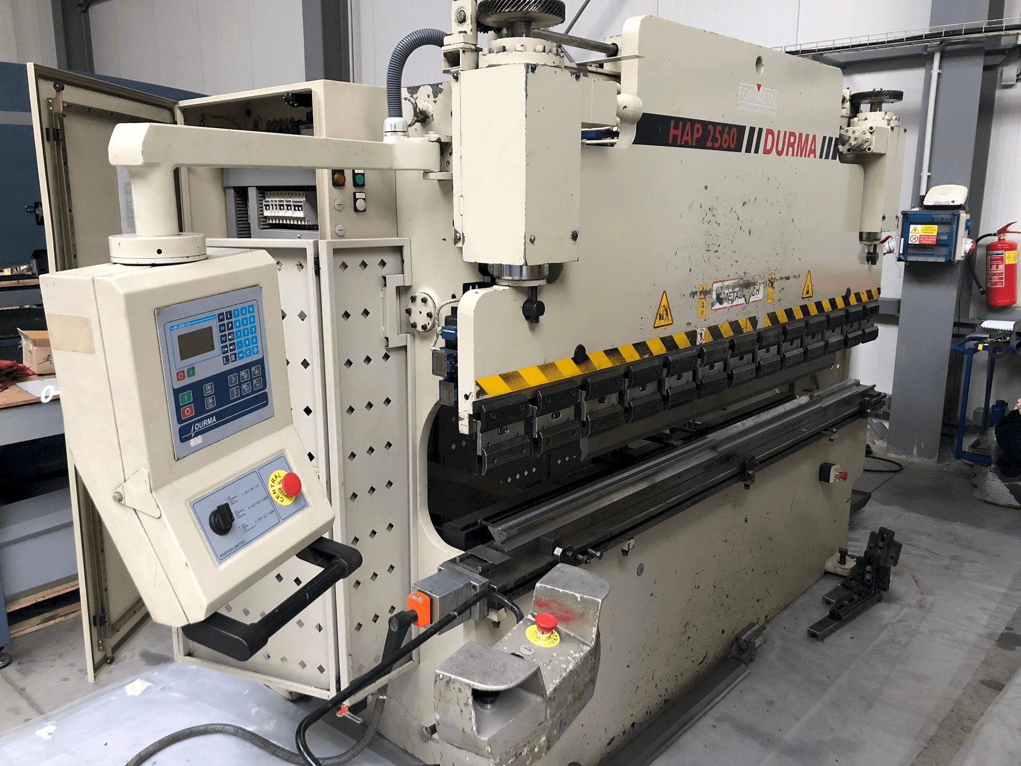 Vooraanzicht van Durma HAP 2560 machine