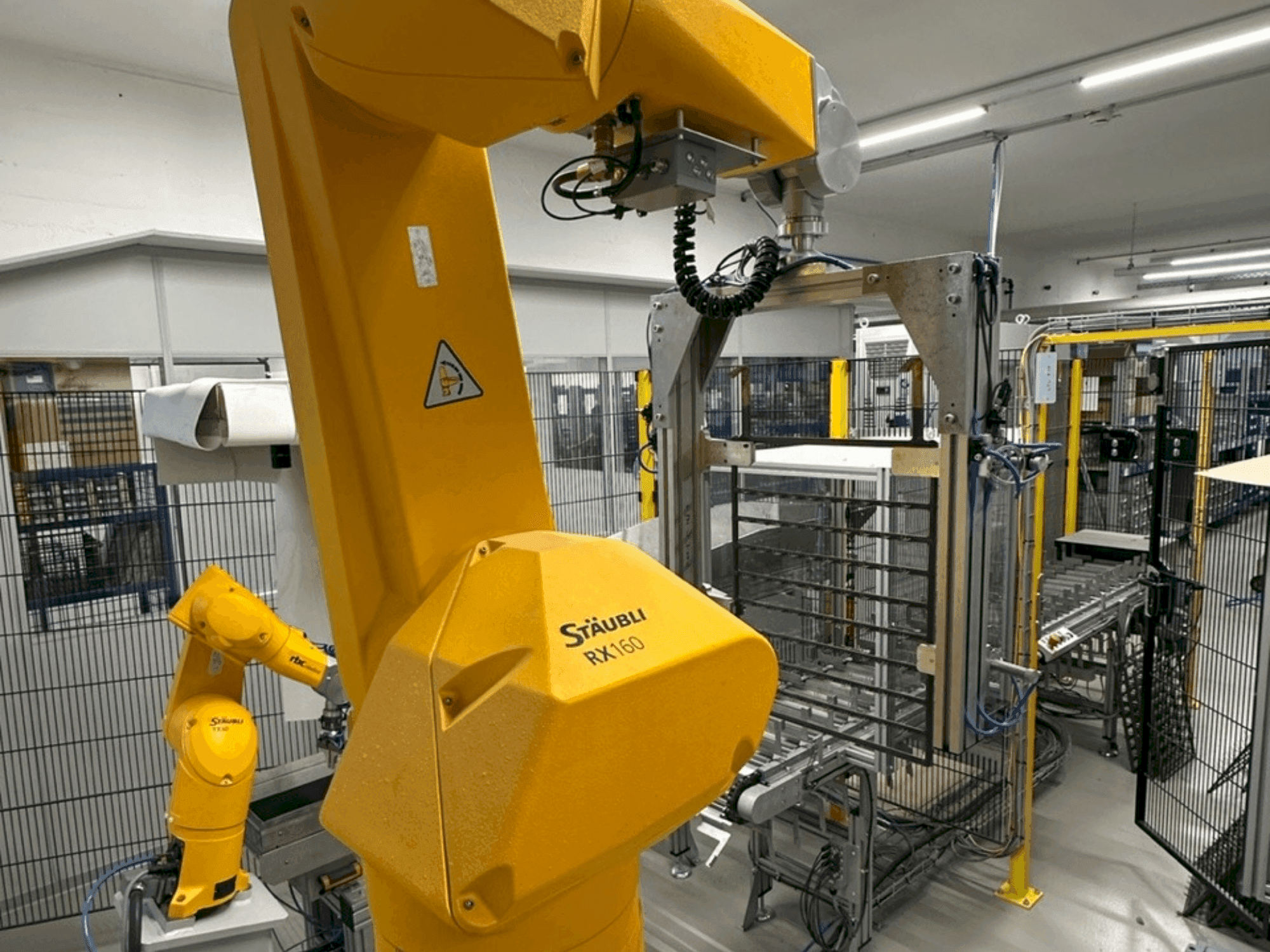 Vooraanzicht van STAUBLI RX160 machine