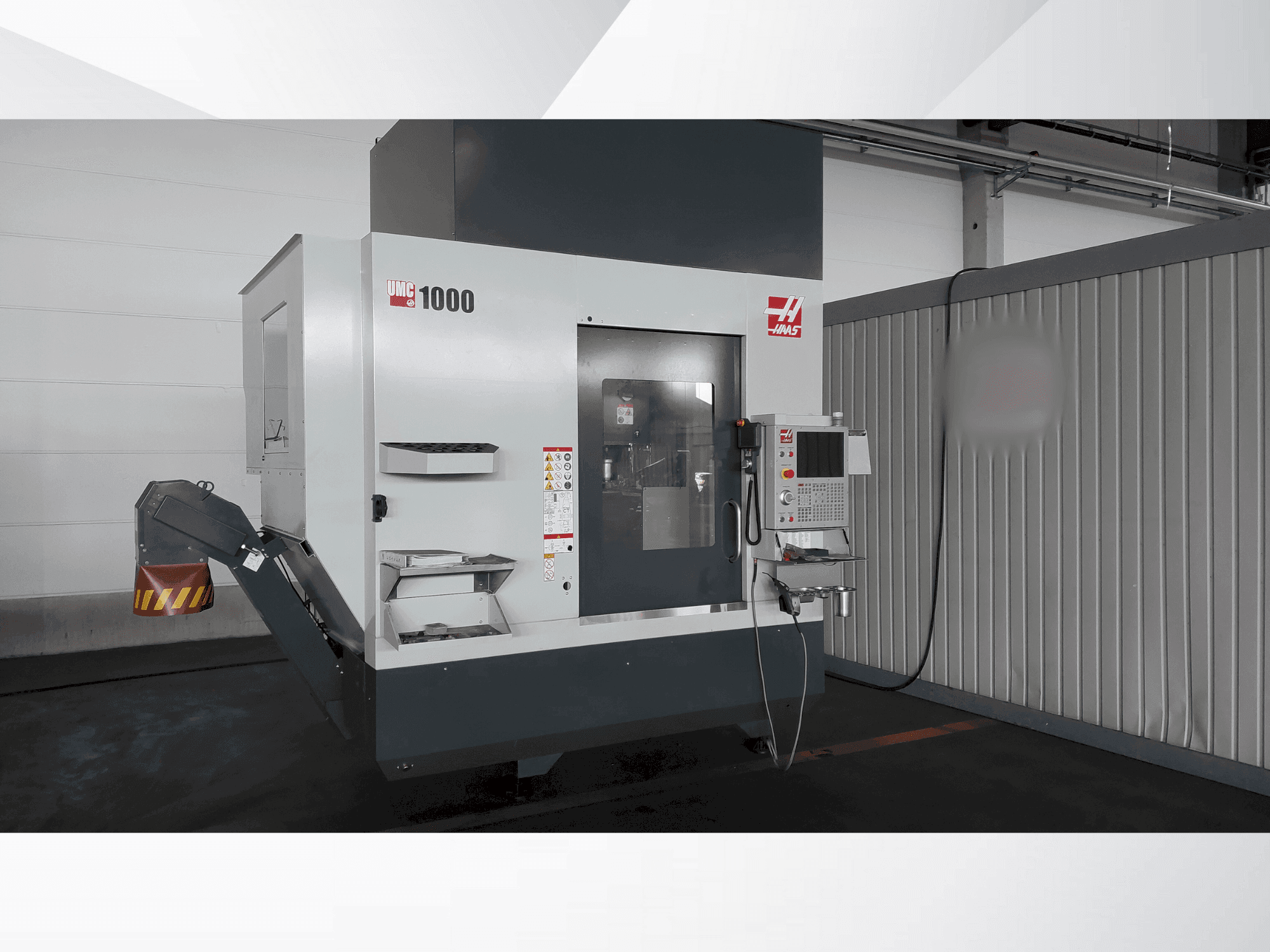 Vooraanzicht van HAAS UMC 1000 machine