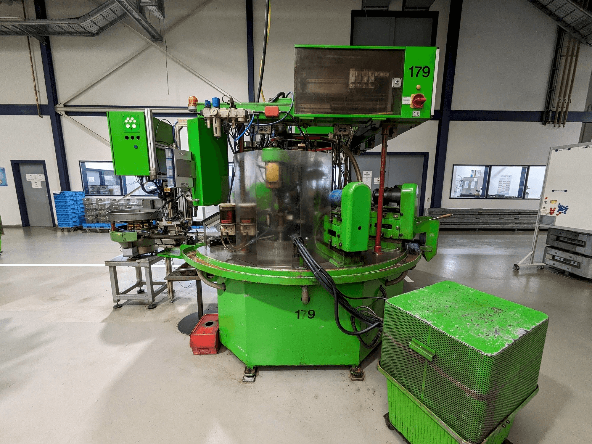 Vooraanzicht van SIHN Ring piece machine