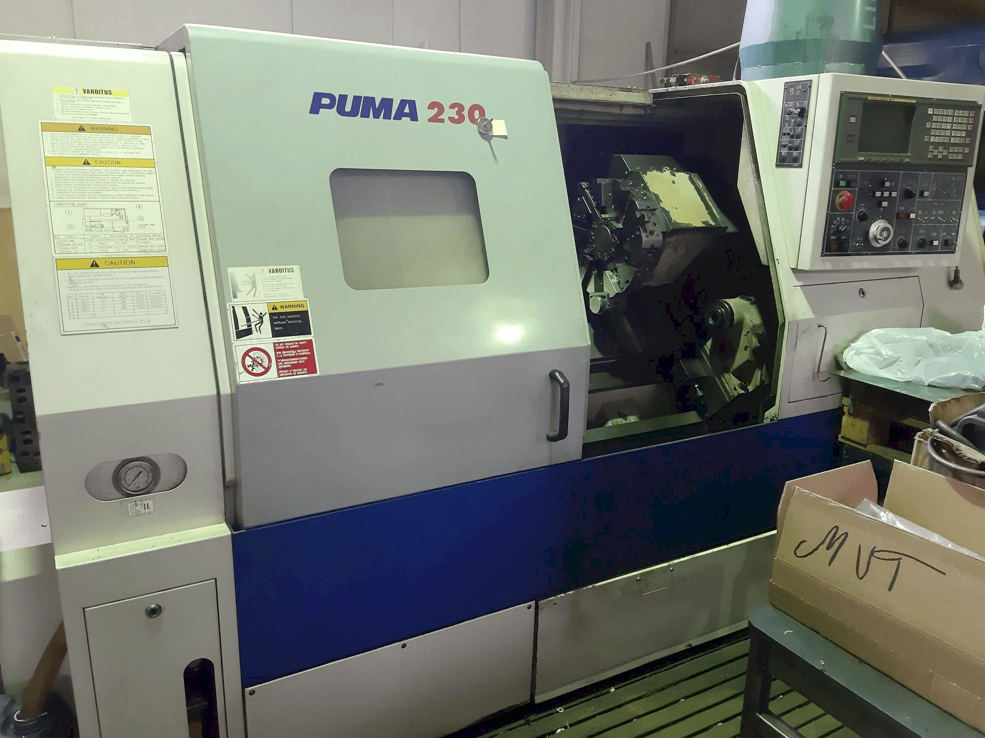 Vooraanzicht van DAEWOO PUMA 230 machine