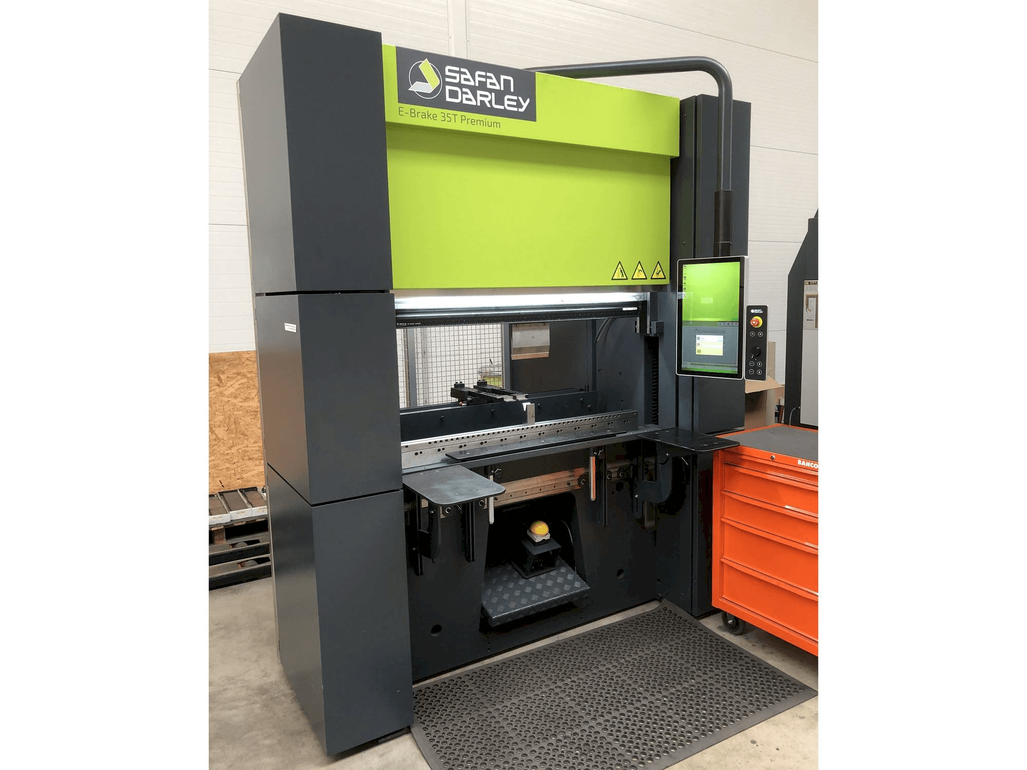 Vooraanzicht van Safan Darley E-Brake 35T Premium machine