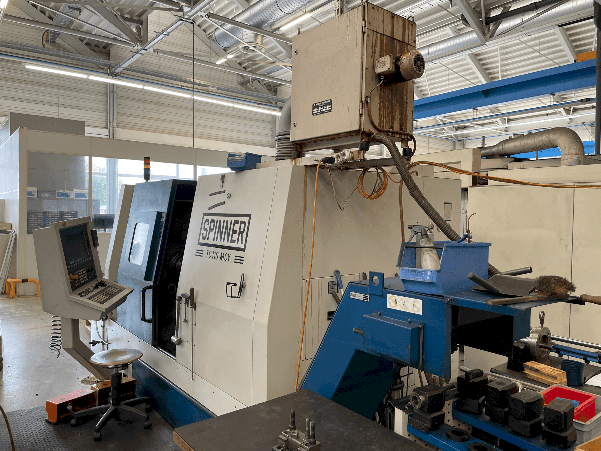 Vooraanzicht van SPINNER TC 110 machine