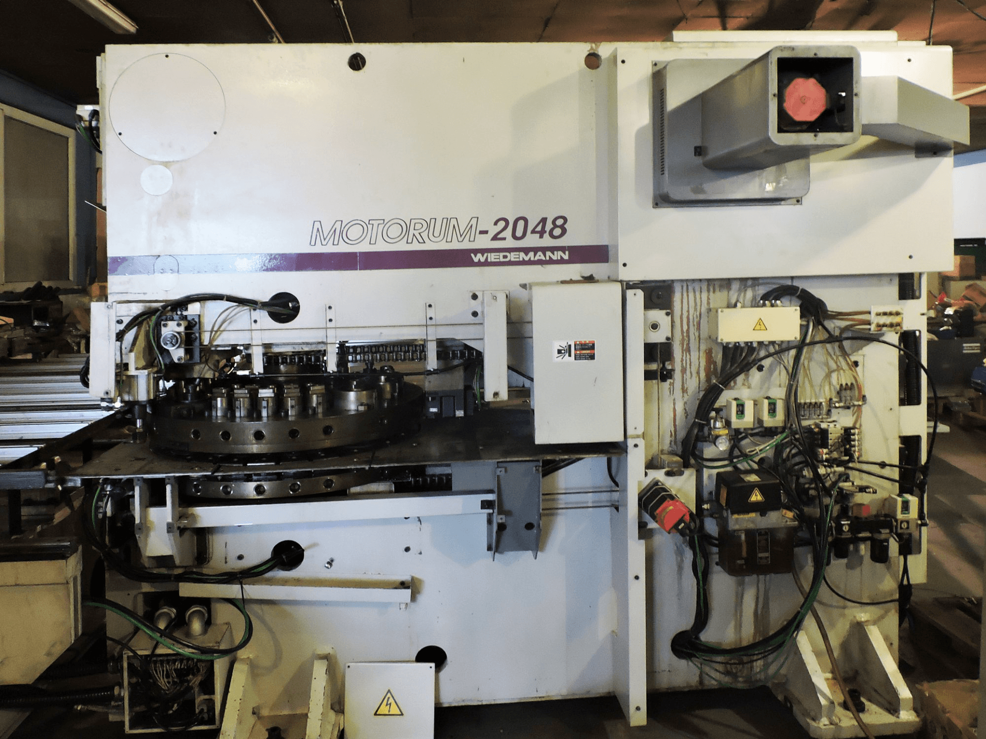 Rechts zijaanzicht van Murata Wiedemann MOTORUM 2048 machine