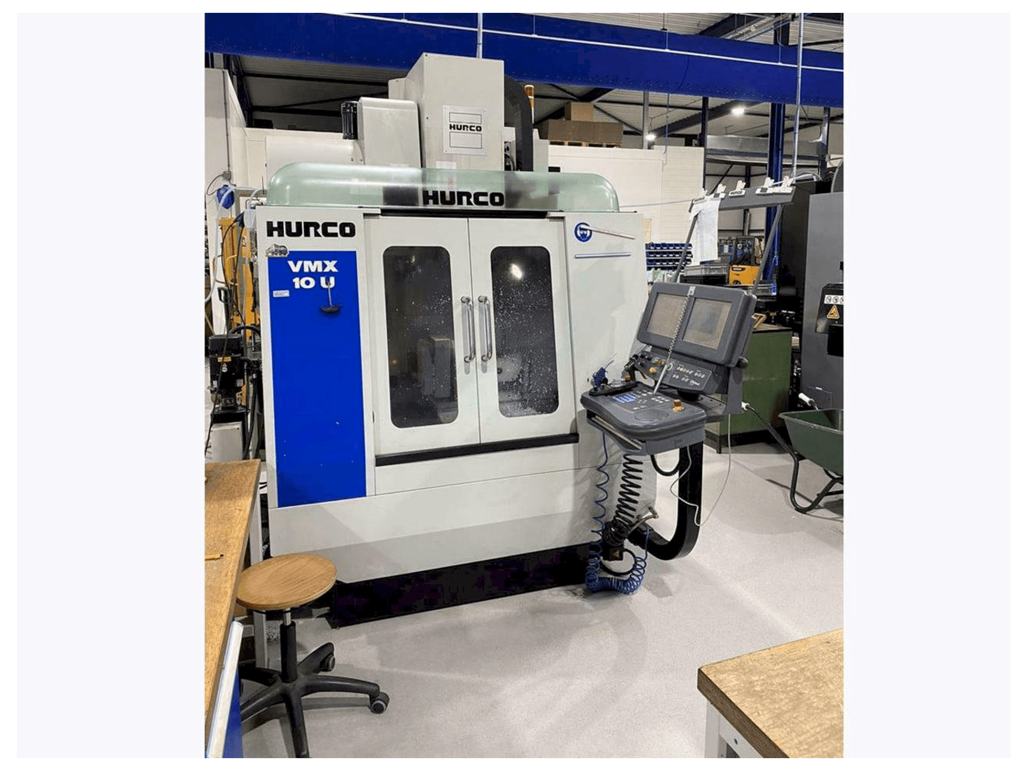 Vooraanzicht van Hurco VMX 10 U 5 machine