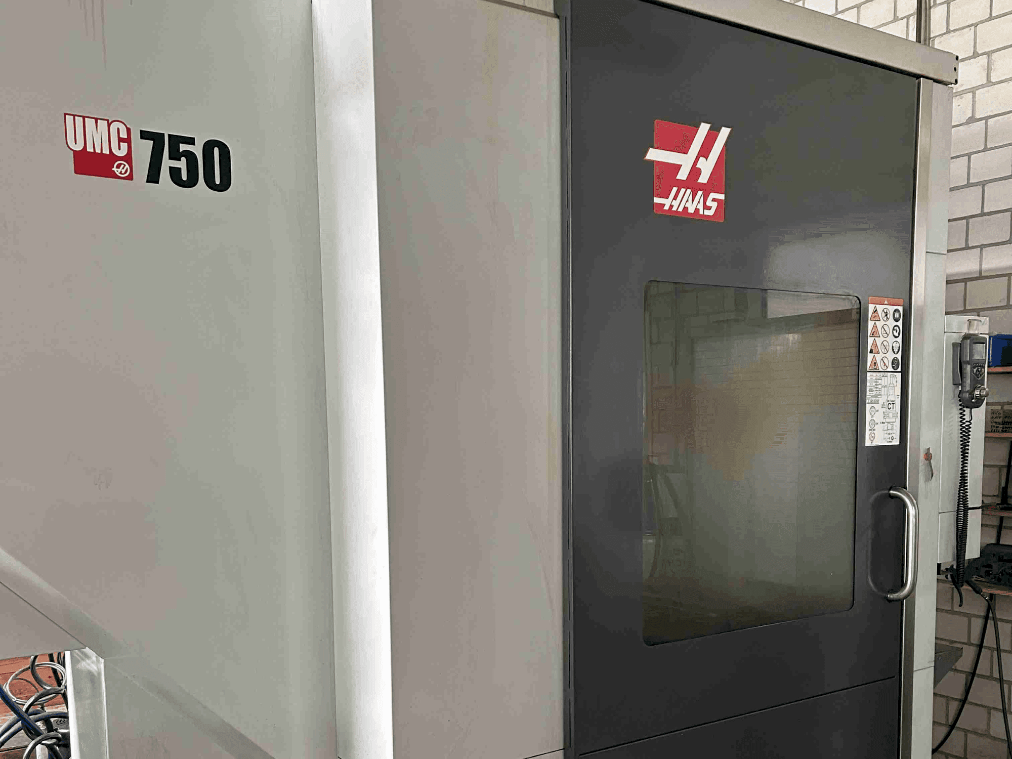 Vooraanzicht van HAAS UMC-750 machine