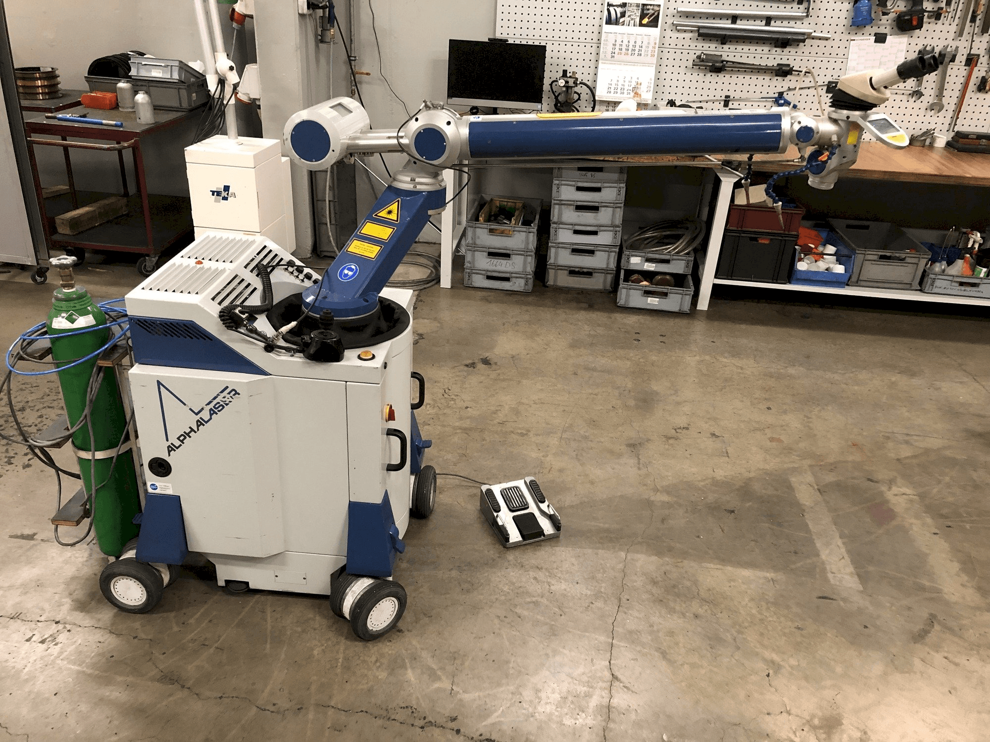 Links zicht van ALPHA LASER ALM 200 machine