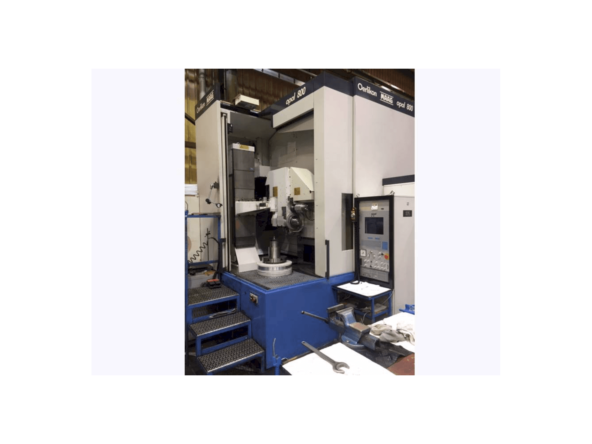 Vooraanzicht van Oerlikon MAAG OPAL 800 machine